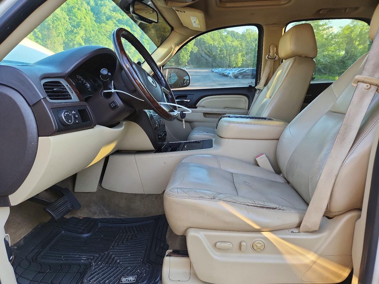 2011 Gmc Yukon Denali White vin: 1GKS2EEF6BR105870