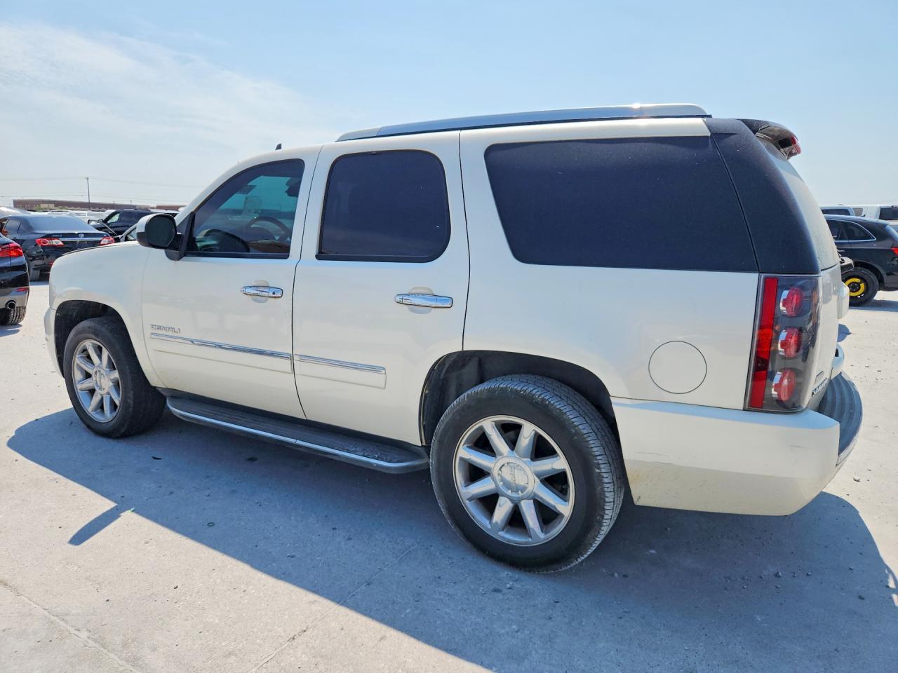 2011 Gmc Yukon Denali Beige vin: 1GKS2EEF6BR202874