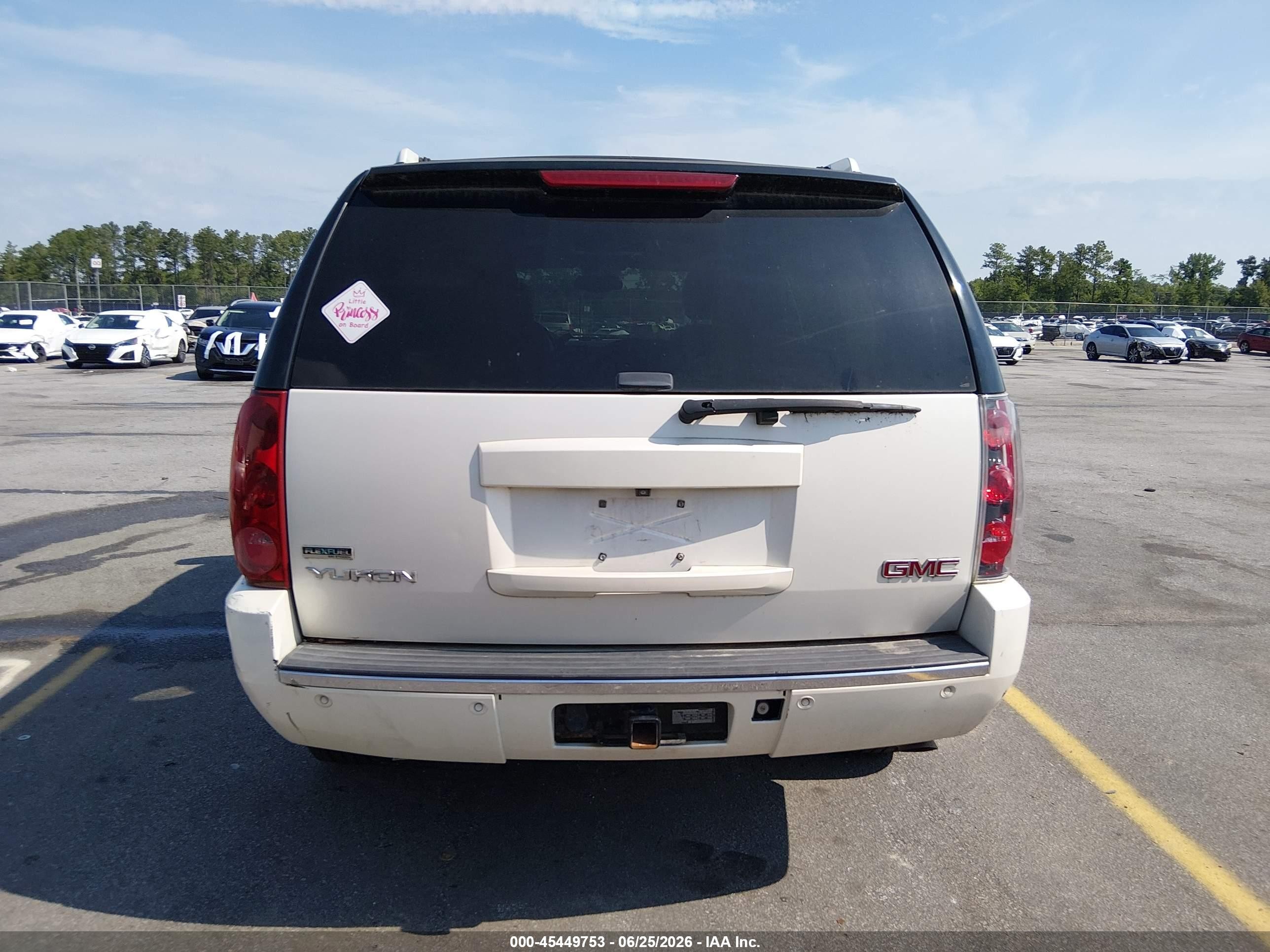 2011 Gmc Yukon Denali White vin: 1GKS2EEF6BR206830