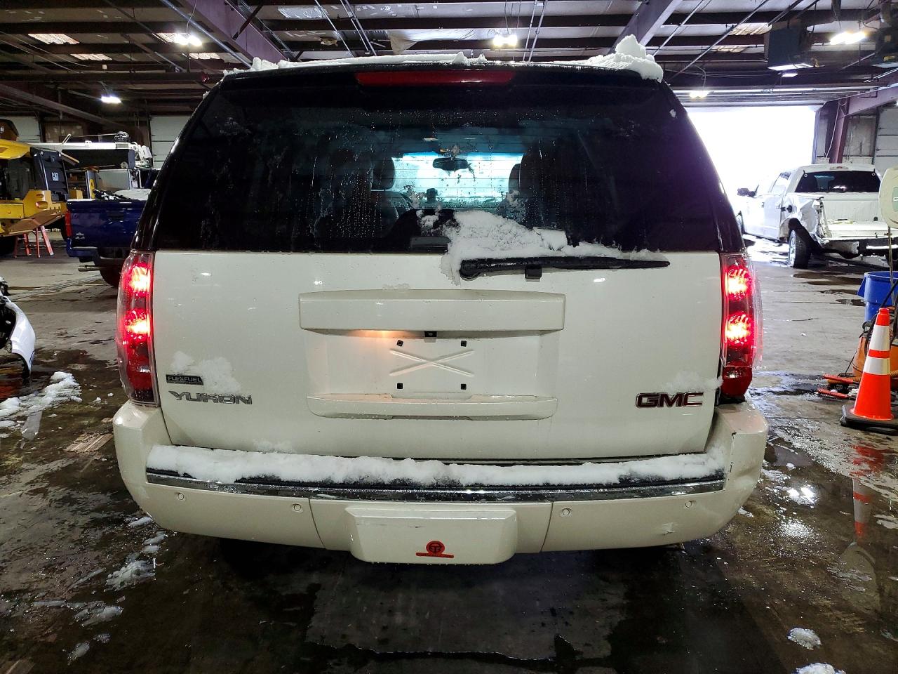2011 Gmc Yukon Denali White vin: 1GKS2EEF6BR257308