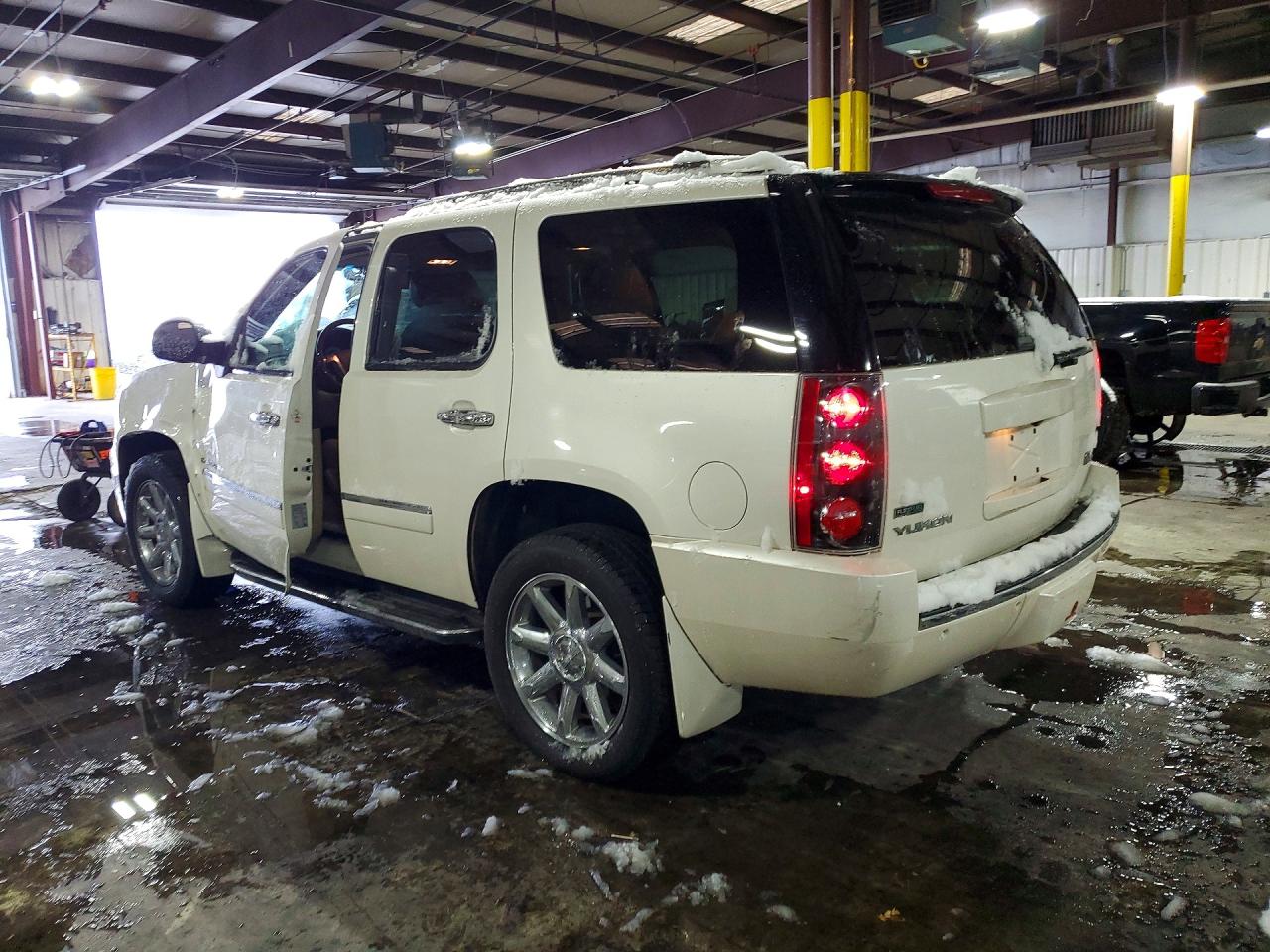 2011 Gmc Yukon Denali White vin: 1GKS2EEF6BR257308