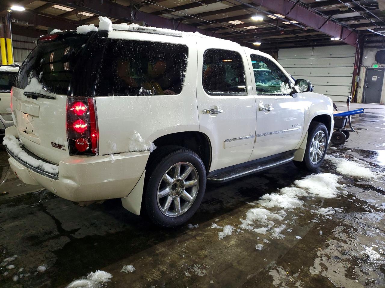 2011 Gmc Yukon Denali White vin: 1GKS2EEF6BR257308