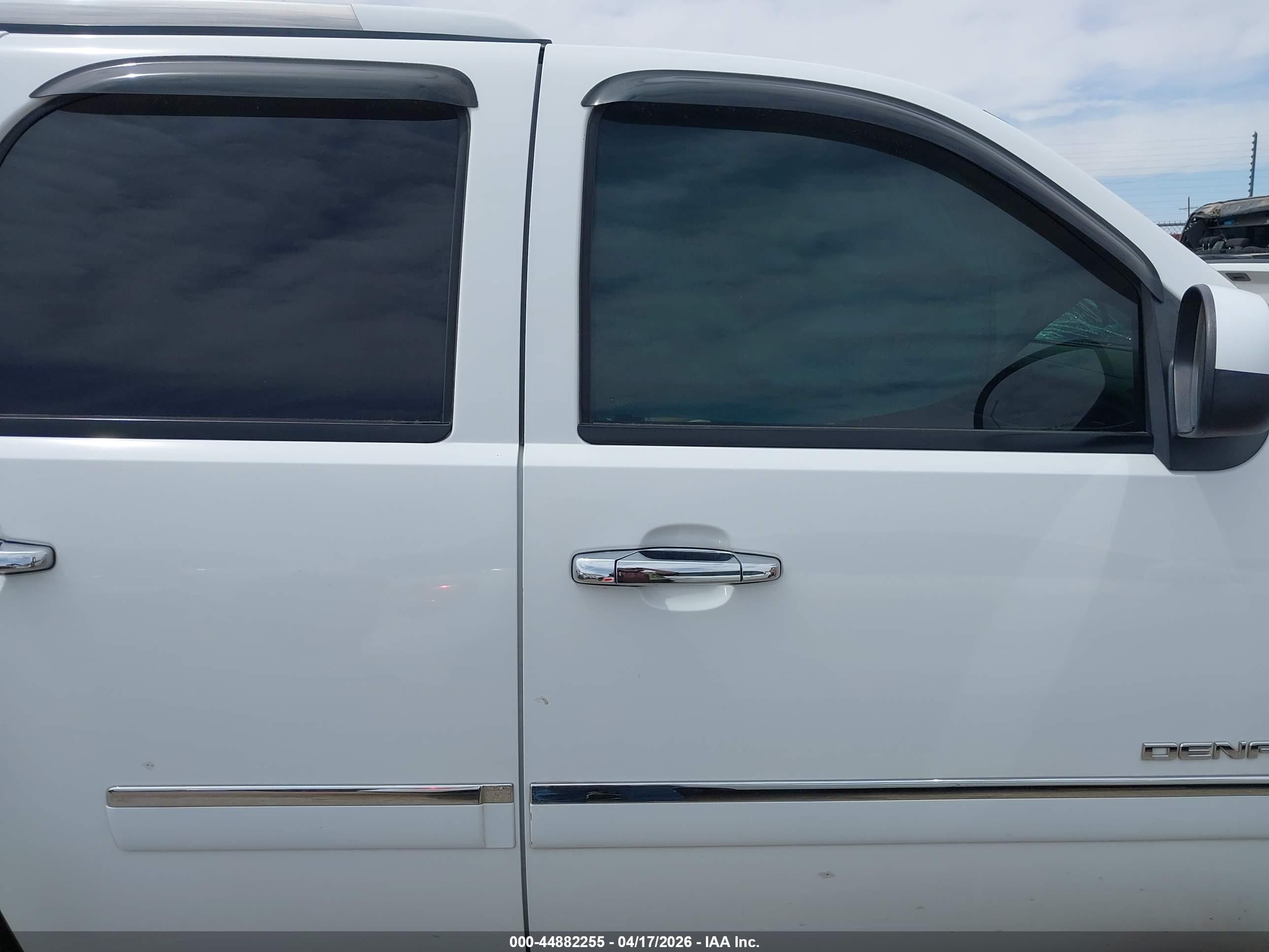 2011 Gmc Yukon Denali White vin: 1GKS2EEF7BR185843