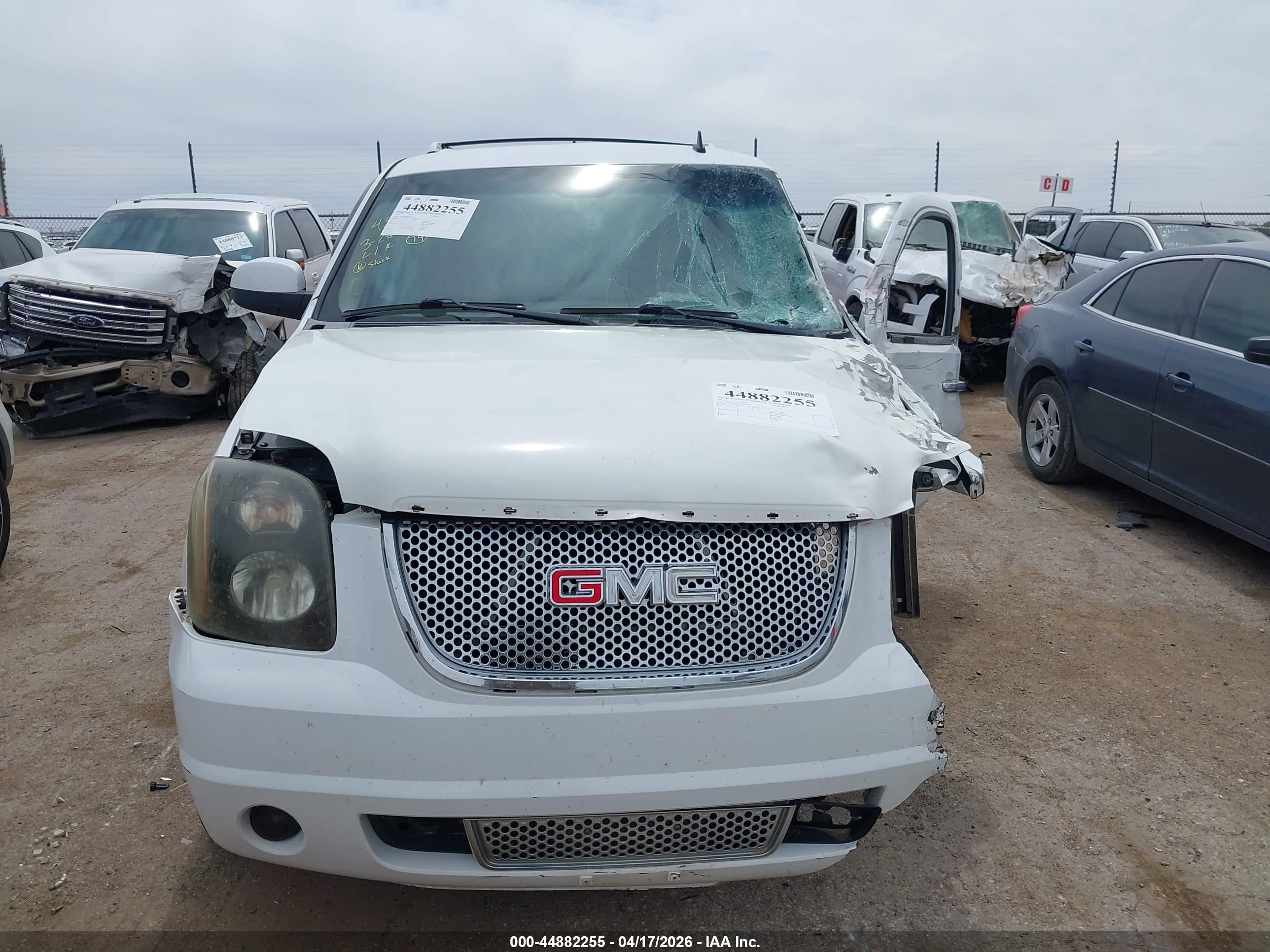 2011 Gmc Yukon Denali White vin: 1GKS2EEF7BR185843