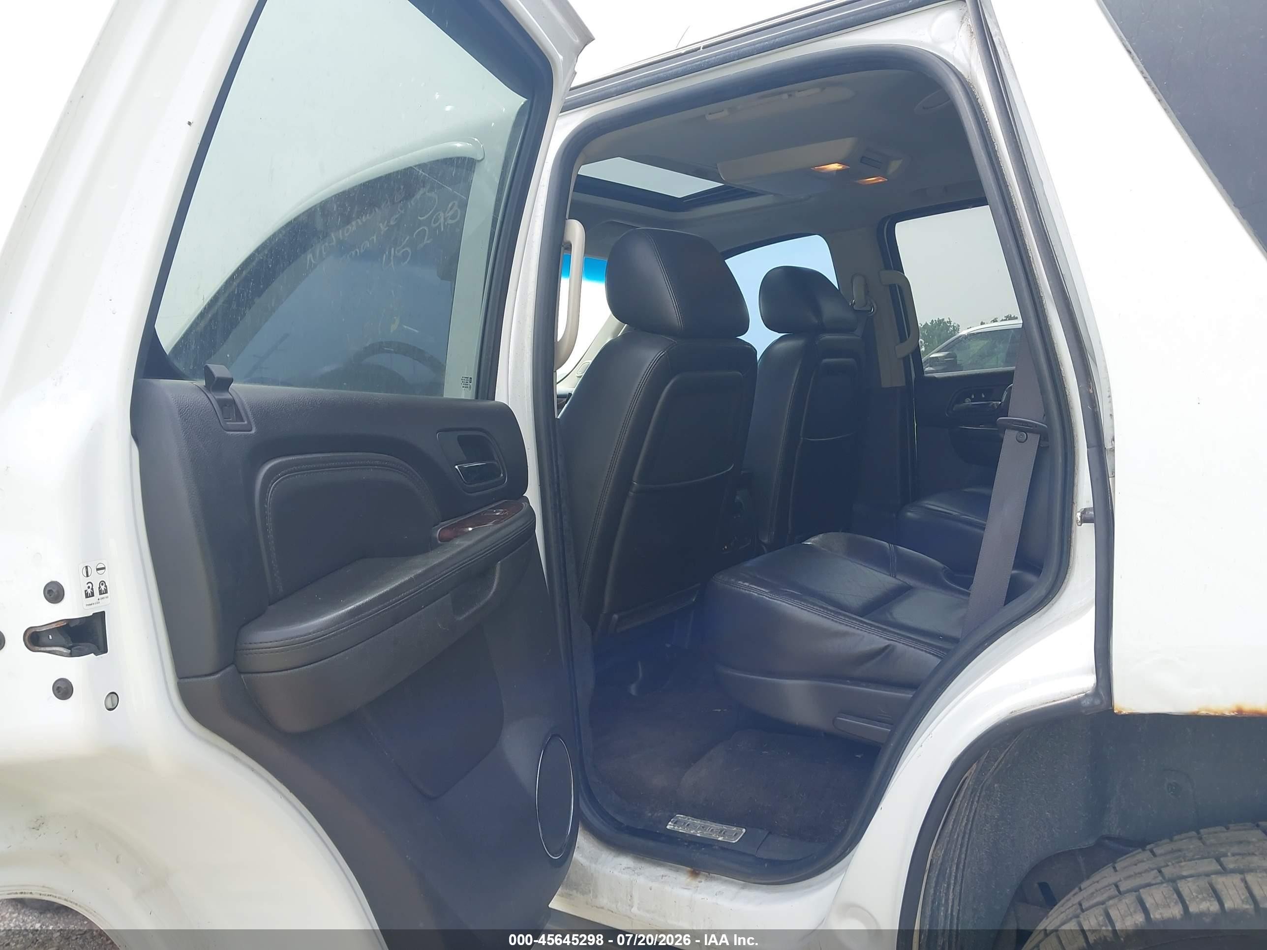 2011 Gmc Yukon Denali White vin: 1GKS2EEF7BR252215