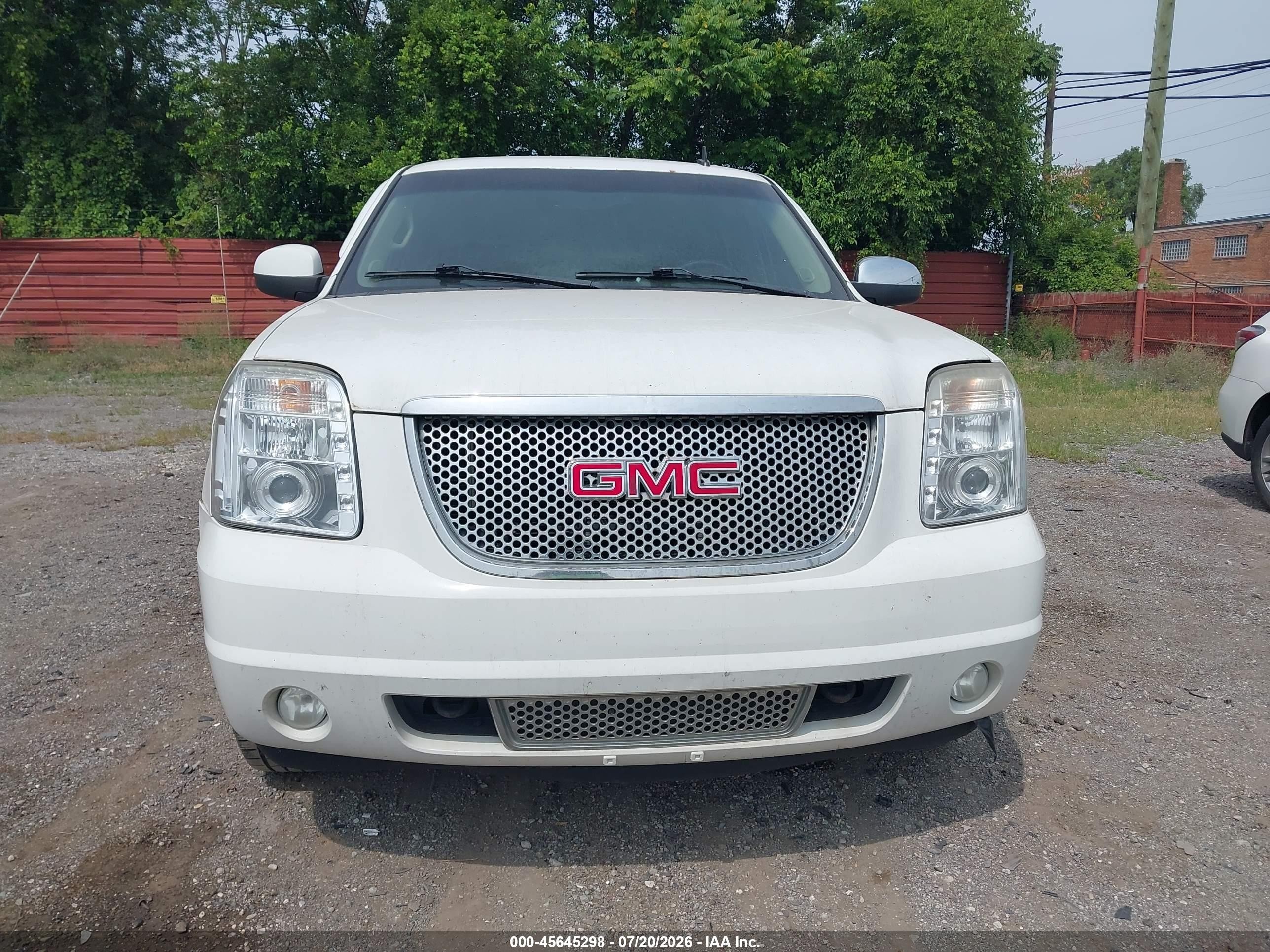 2011 Gmc Yukon Denali White vin: 1GKS2EEF7BR252215