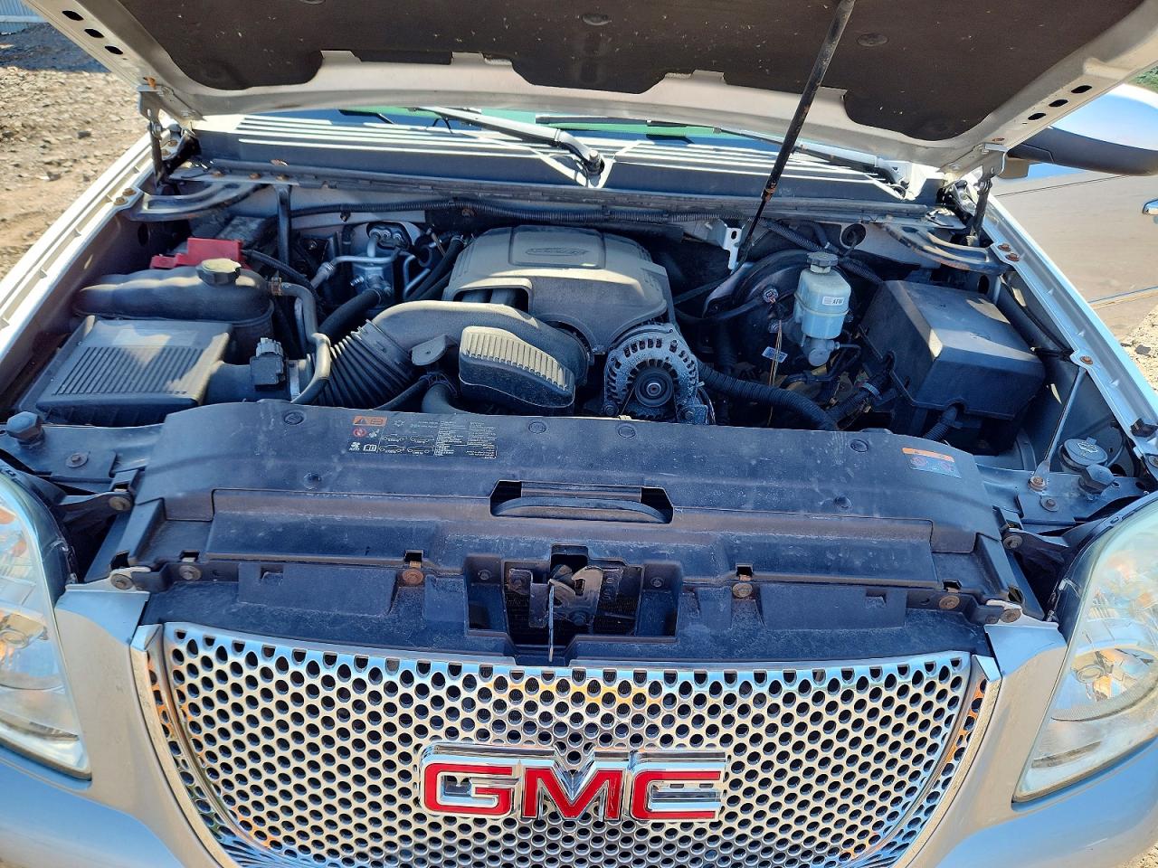 2013 Gmc Yukon Silver vin: 1GKS2EEF7DR284522