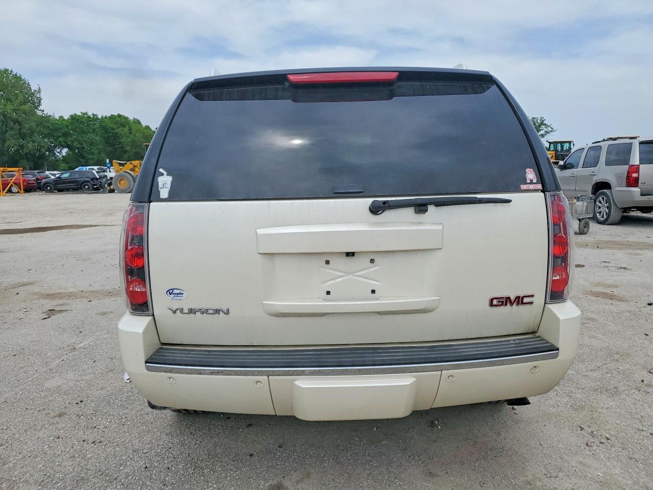 2013 Gmc Yukon Denali White vin: 1GKS2EEF7DR303196