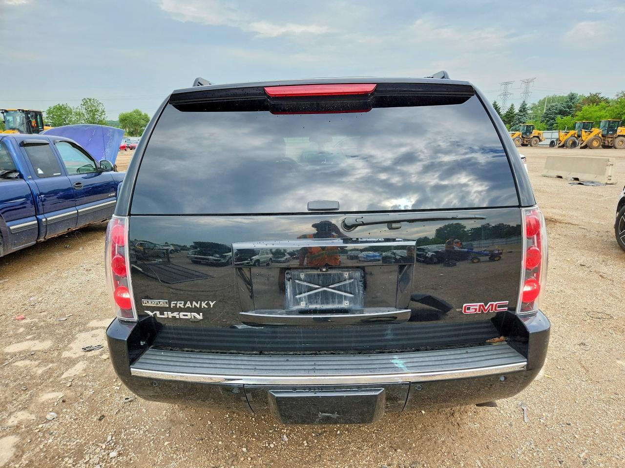 2011 Gmc Yukon Denali Black vin: 1GKS2EEF8BR135422