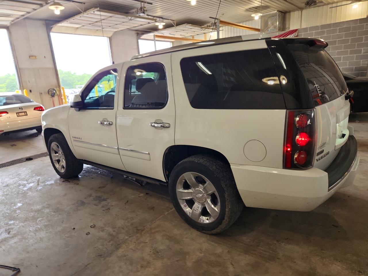 2011 Gmc Yukon Denali White vin: 1GKS2EEF8BR247749