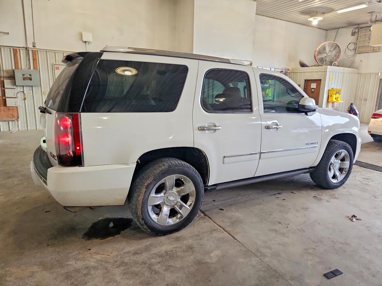 2011 Gmc Yukon Denali White vin: 1GKS2EEF8BR247749