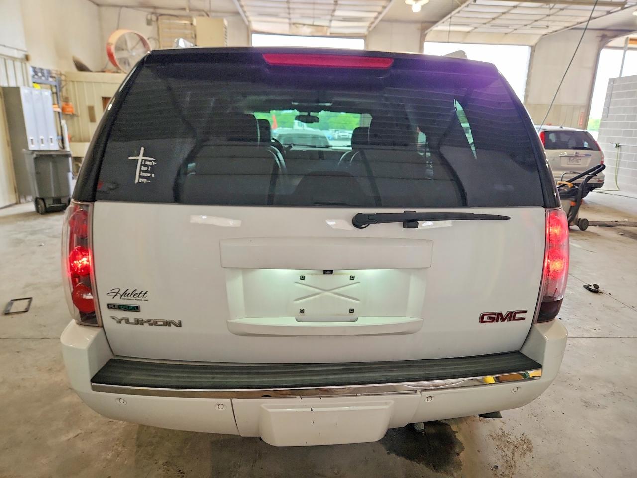 2011 Gmc Yukon Denali White vin: 1GKS2EEF8BR247749