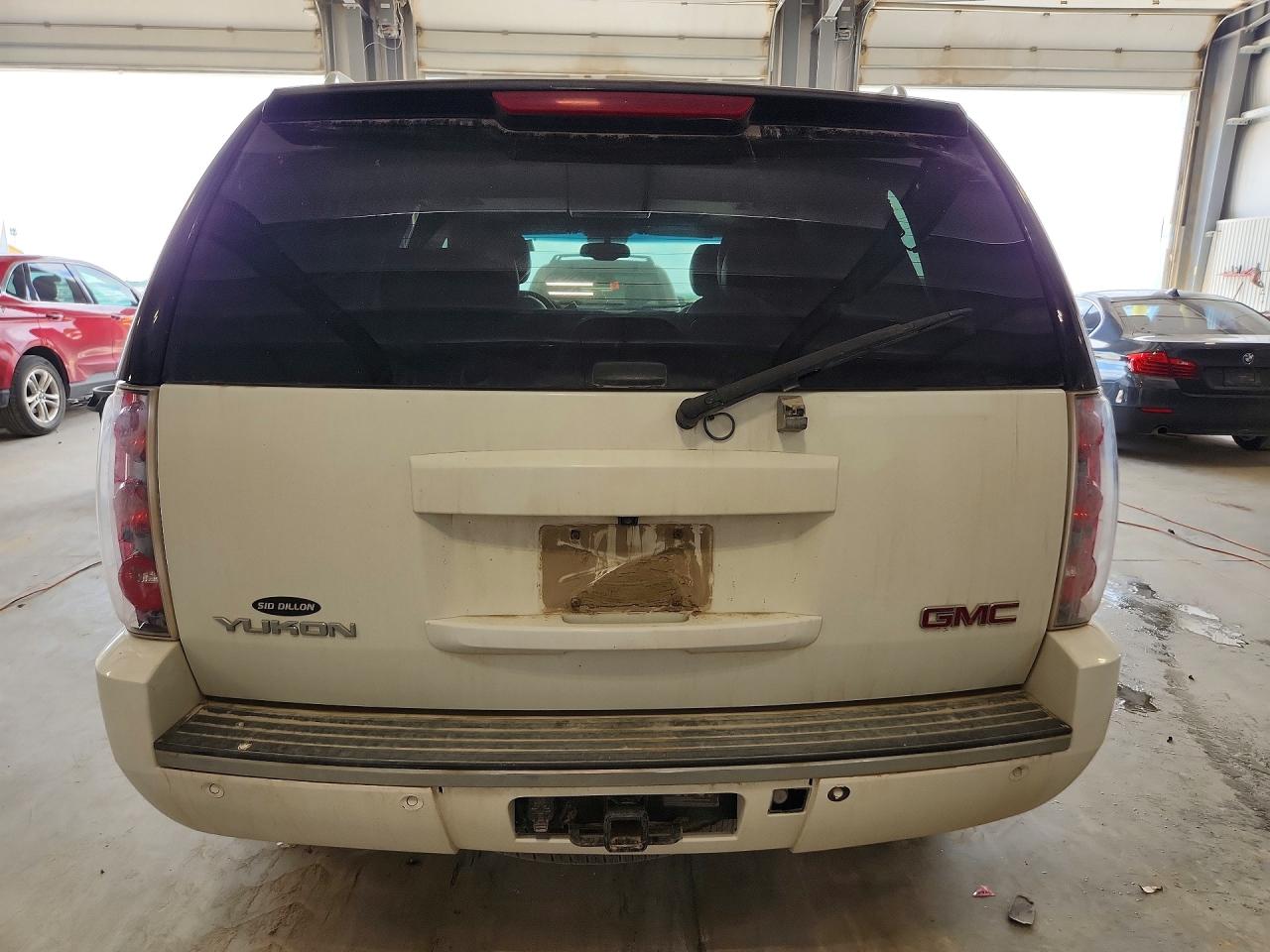 2011 Gmc Yukon Denali White vin: 1GKS2EEF8BR253888
