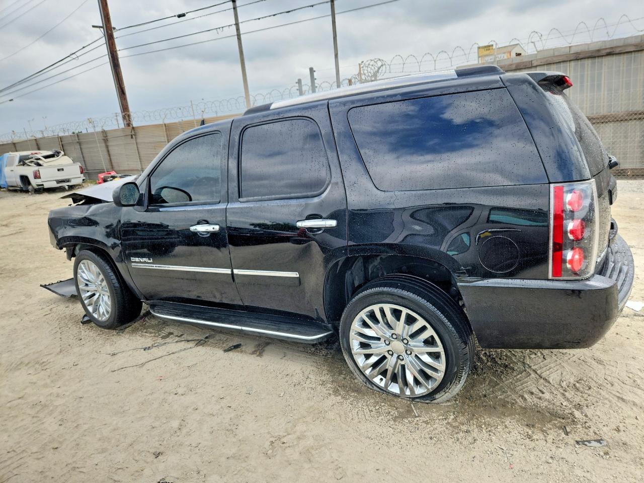 2014 Gmc Yukon Denali Black vin: 1GKS2EEF8ER104773