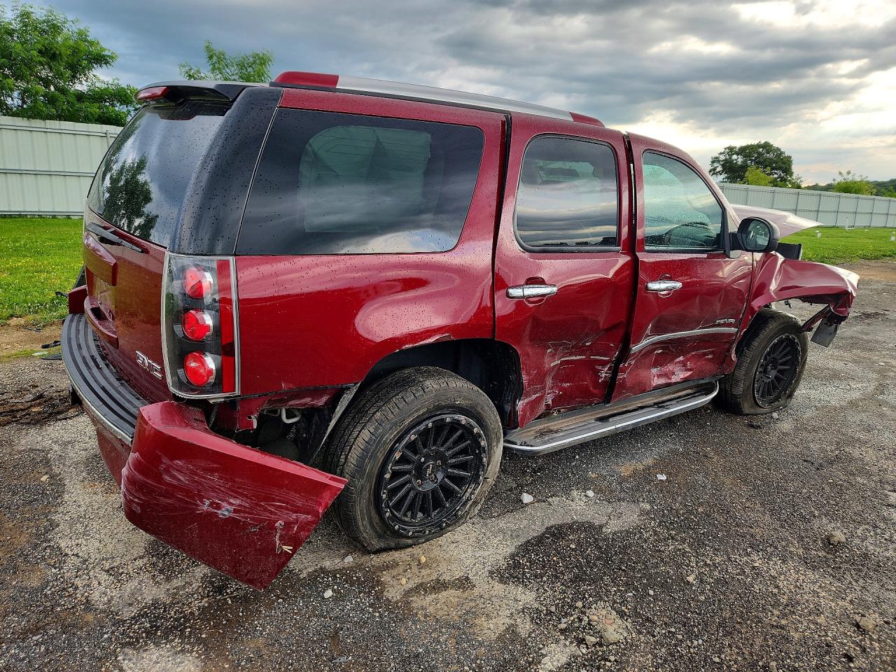 2011 Gmc Yukon Denali Burgundy vin: 1GKS2EEF9BR249865