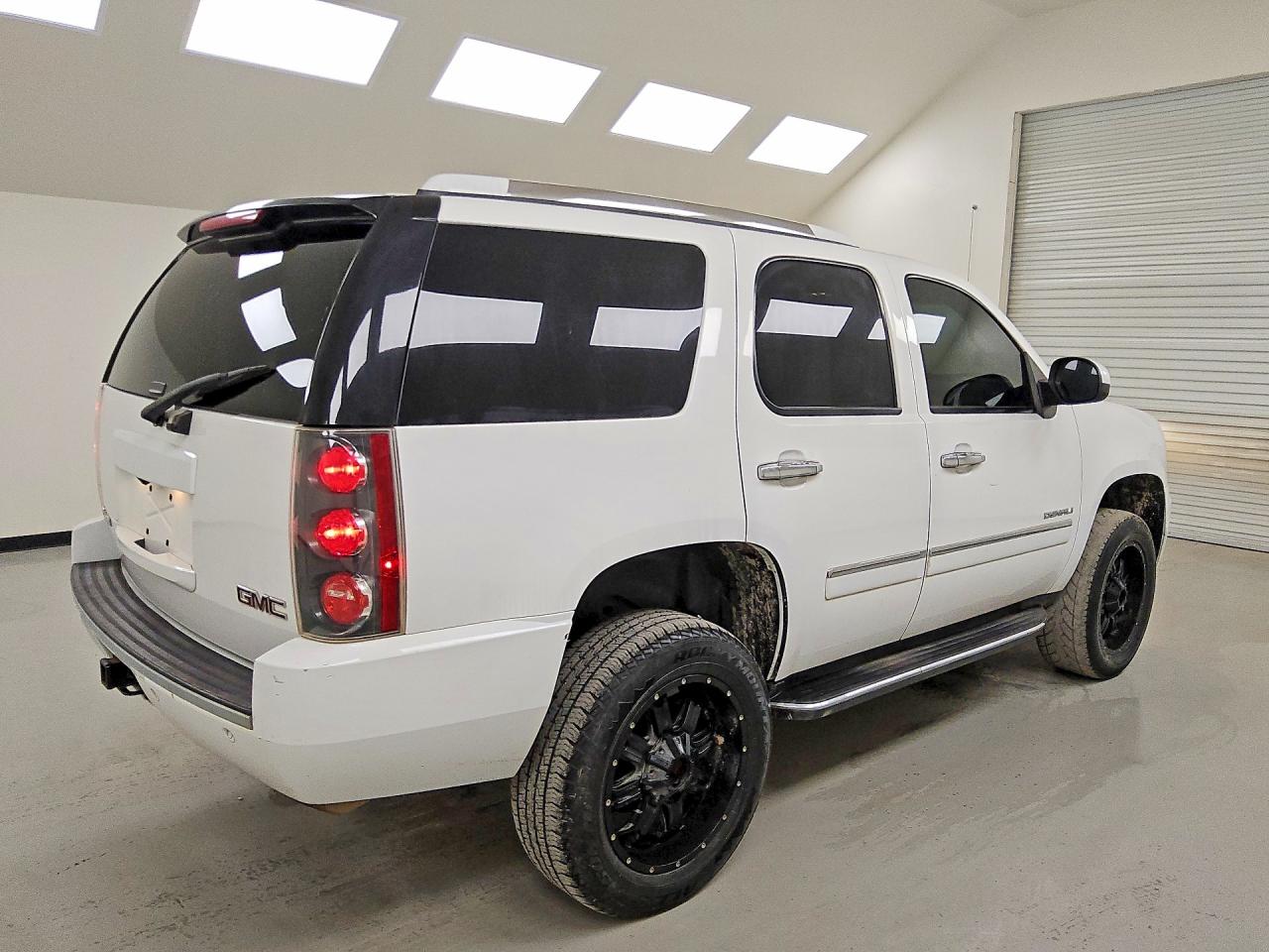 2013 Gmc Yukon Denali White vin: 1GKS2EEFXDR300955