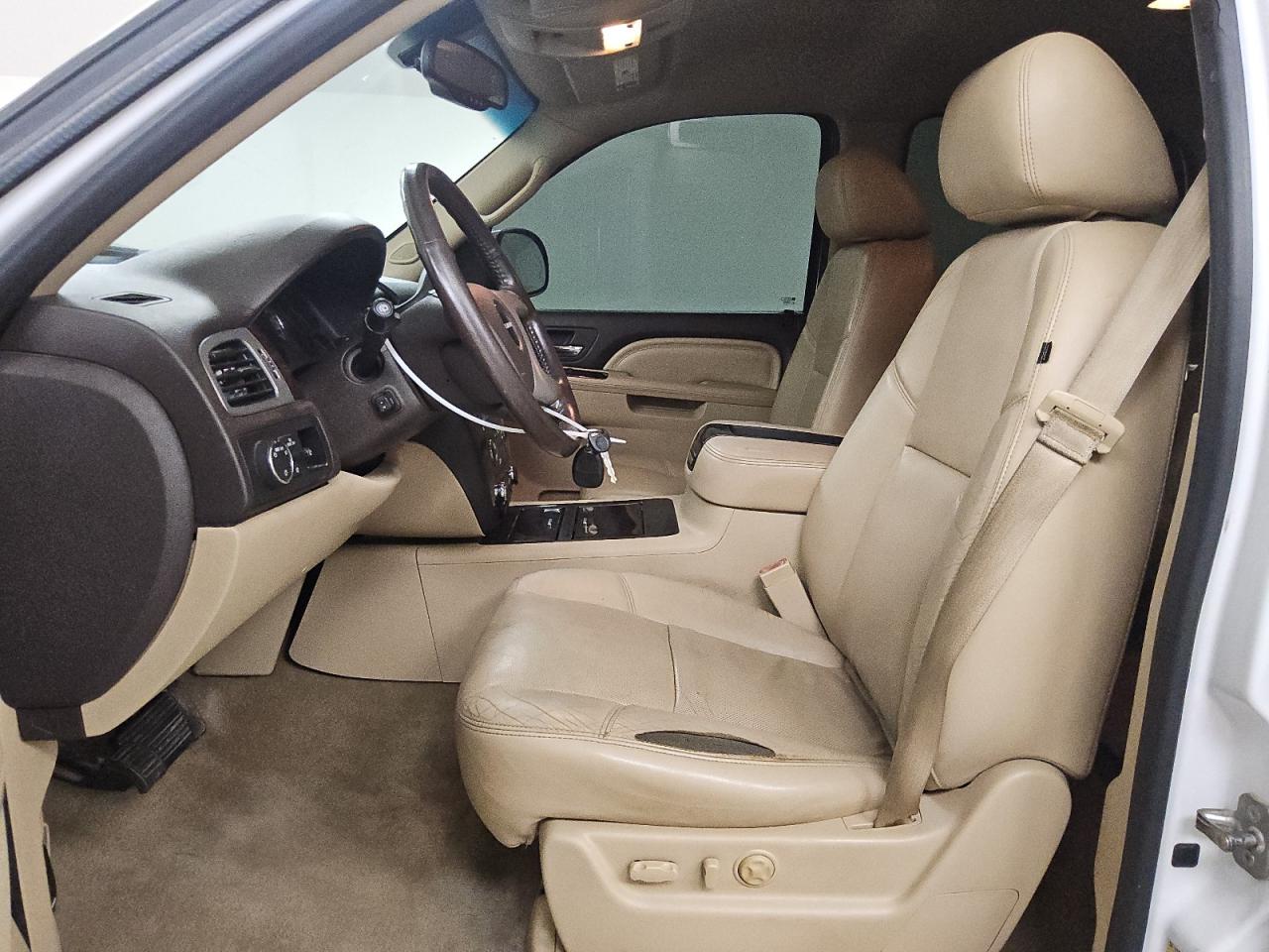 2013 Gmc Yukon Denali White vin: 1GKS2EEFXDR300955 Damage: Left Front Seat, Worn, Replacement Required