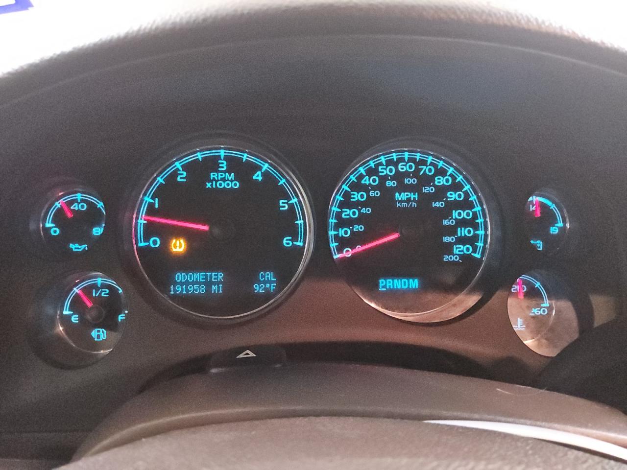 2013 Gmc Yukon Denali White vin: 1GKS2EEFXDR300955 Damage: Warning - Tire Pressure, On, Unacceptable