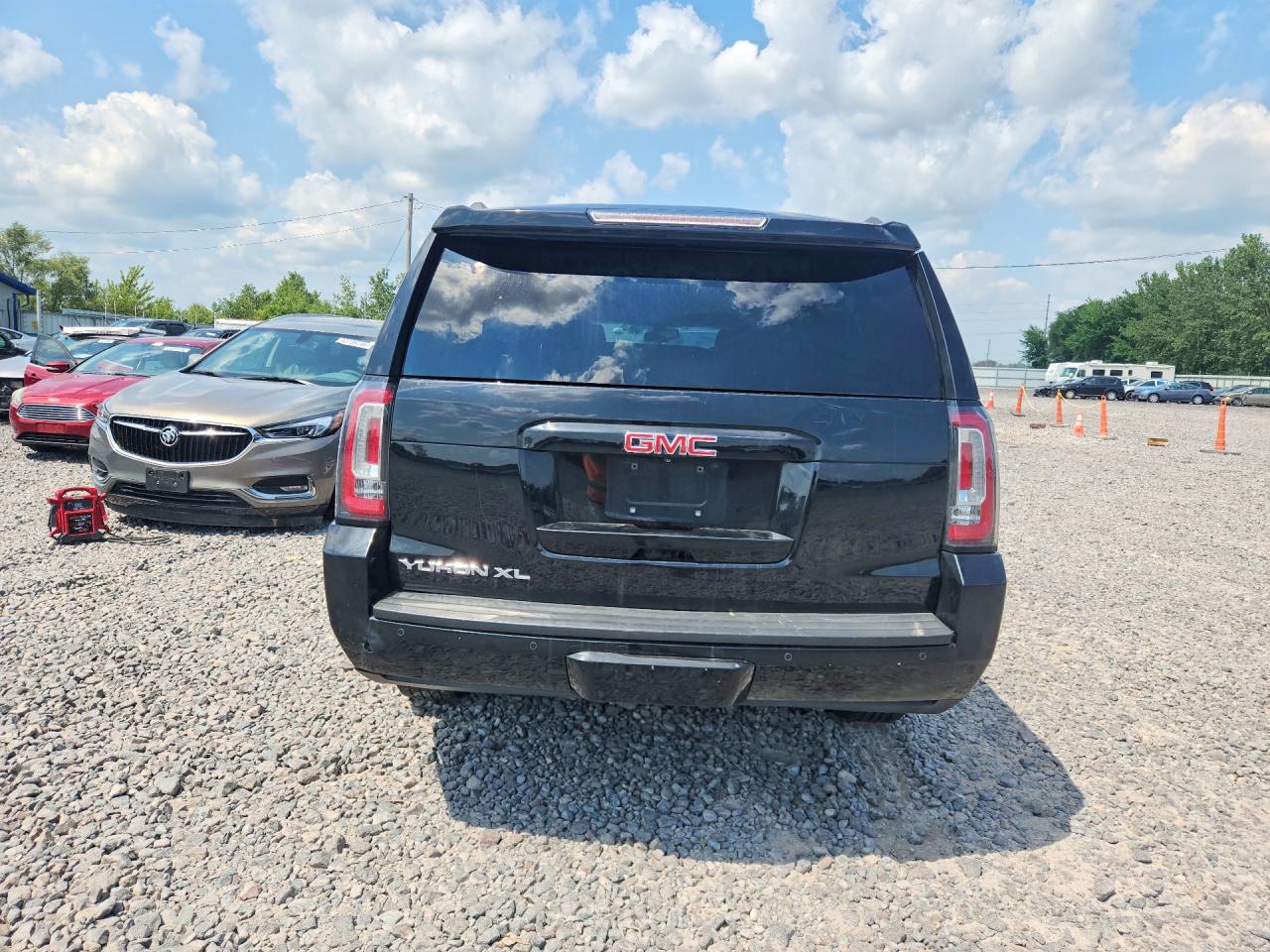 2016 Gmc Yukon Xl K1500 Sle Black vin: 1GKS2FKC3GR396660