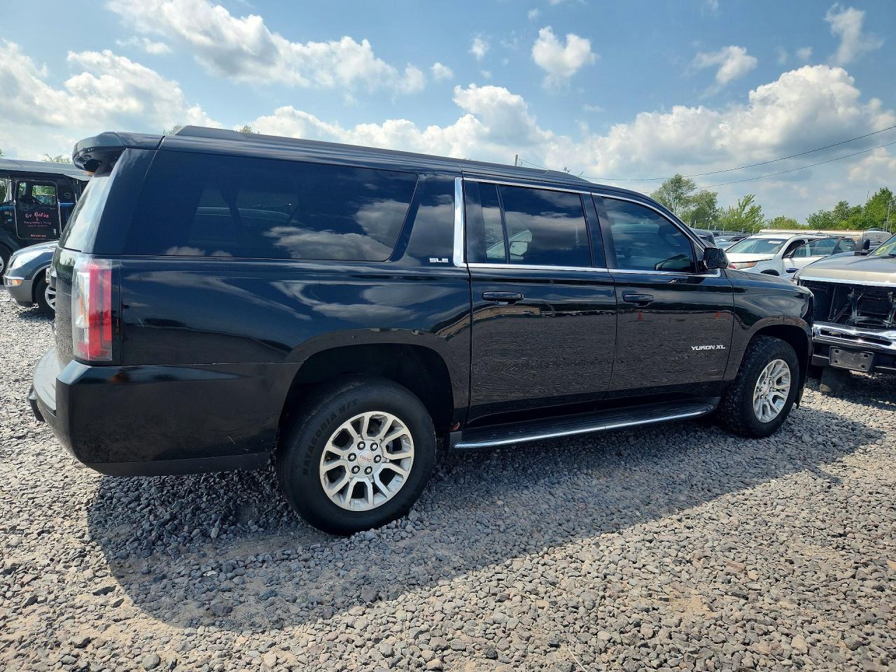 2016 Gmc Yukon Xl K1500 Sle Black vin: 1GKS2FKC3GR396660