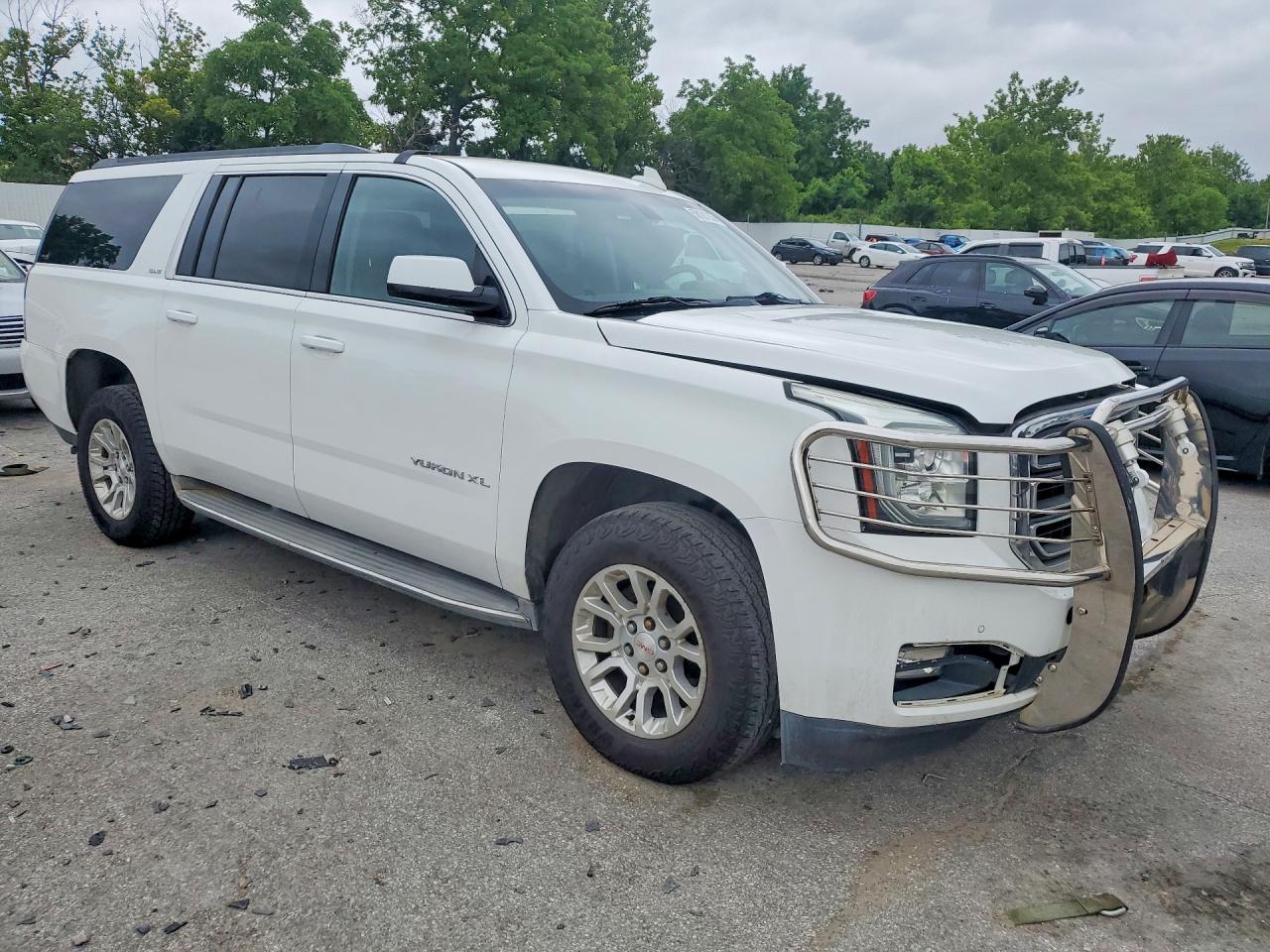 2015 Gmc Yukon Xl K1500 Sle White vin: 1GKS2GKC0FR630158