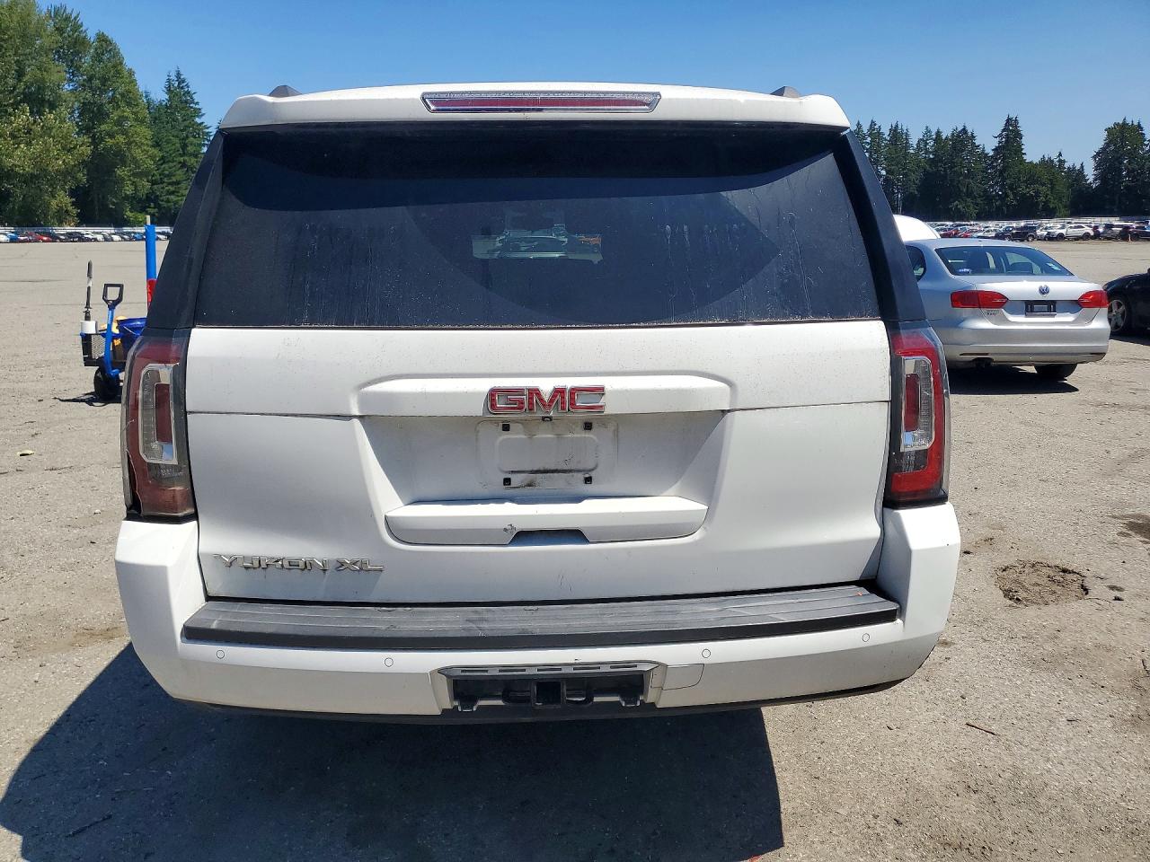 2015 Gmc Yukon Xl K1500 Sle Белый vin: 1GKS2GKC0FR651351