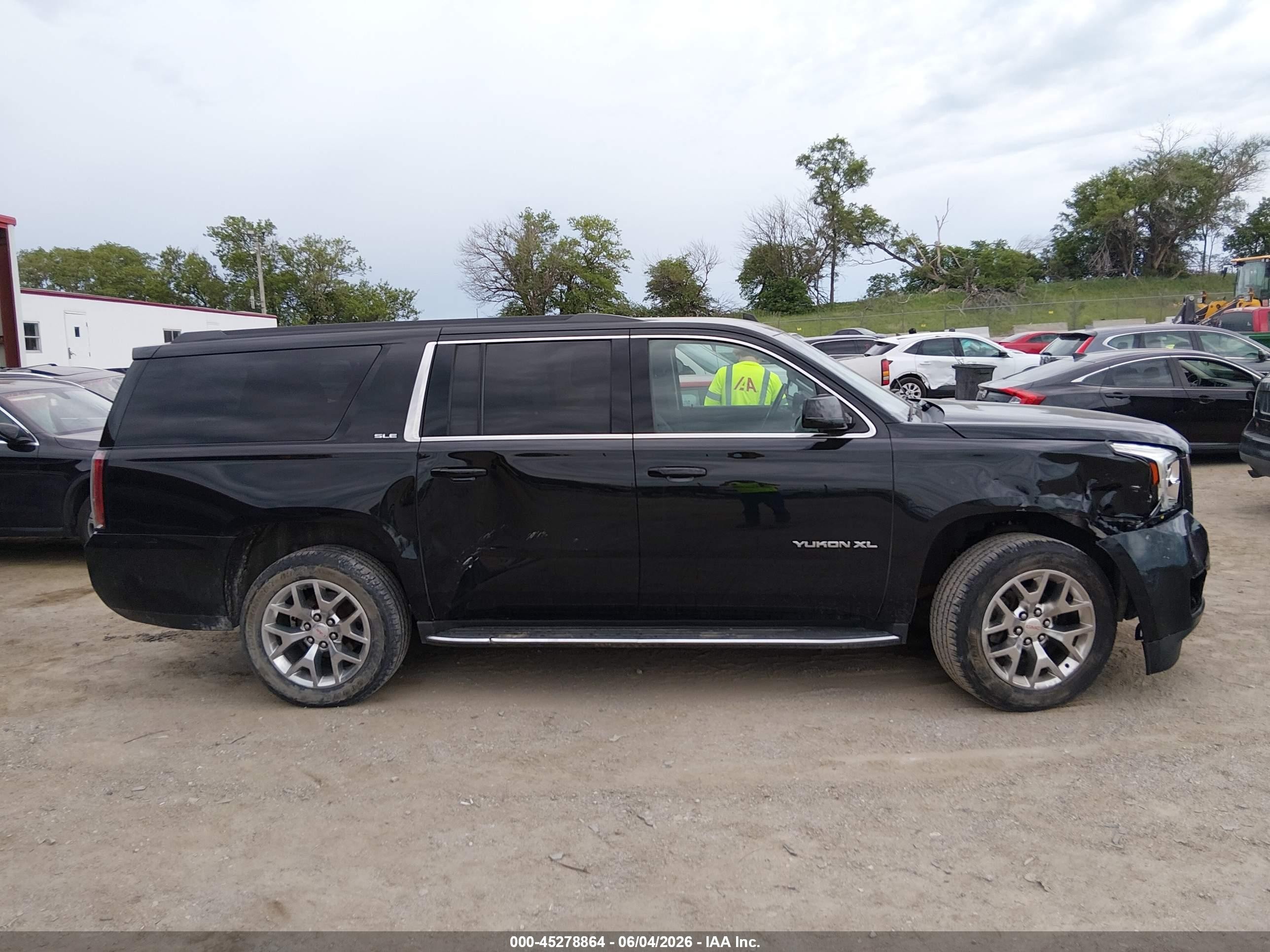 2015 Gmc Yukon Xl 1500 Sle Black vin: 1GKS2GKC0FR696208