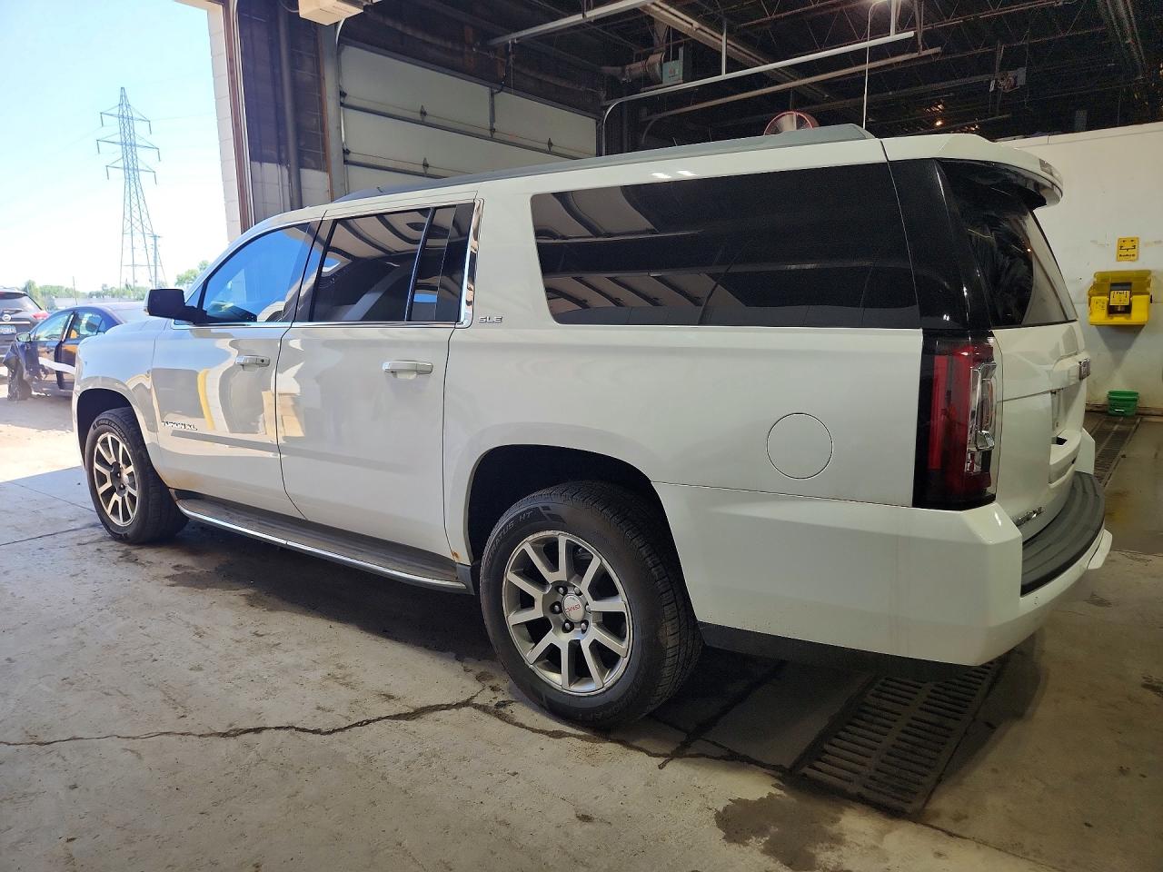 2015 Gmc Yukon Xl K1500 Sle White vin: 1GKS2GKC2FR636138