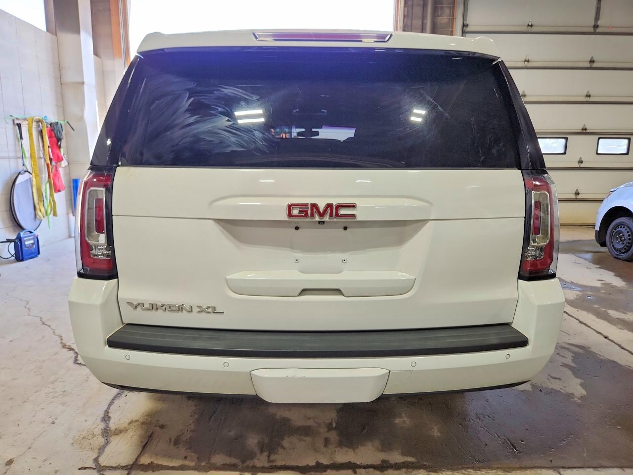 2015 Gmc Yukon Xl K1500 Sle White vin: 1GKS2GKC2FR636138