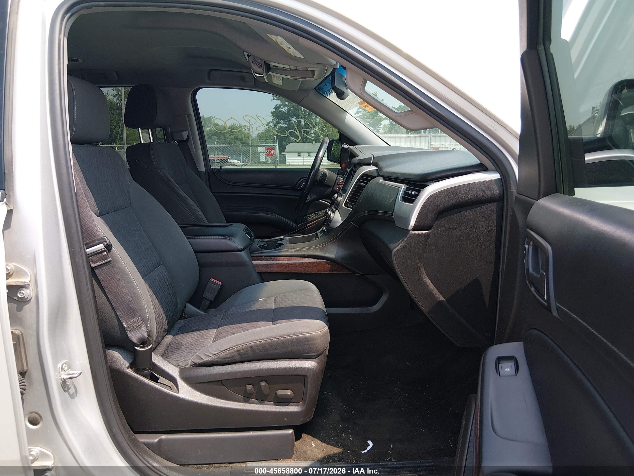 2015 Gmc Yukon Xl 1500 Sle Silver vin: 1GKS2GKC2FR684092