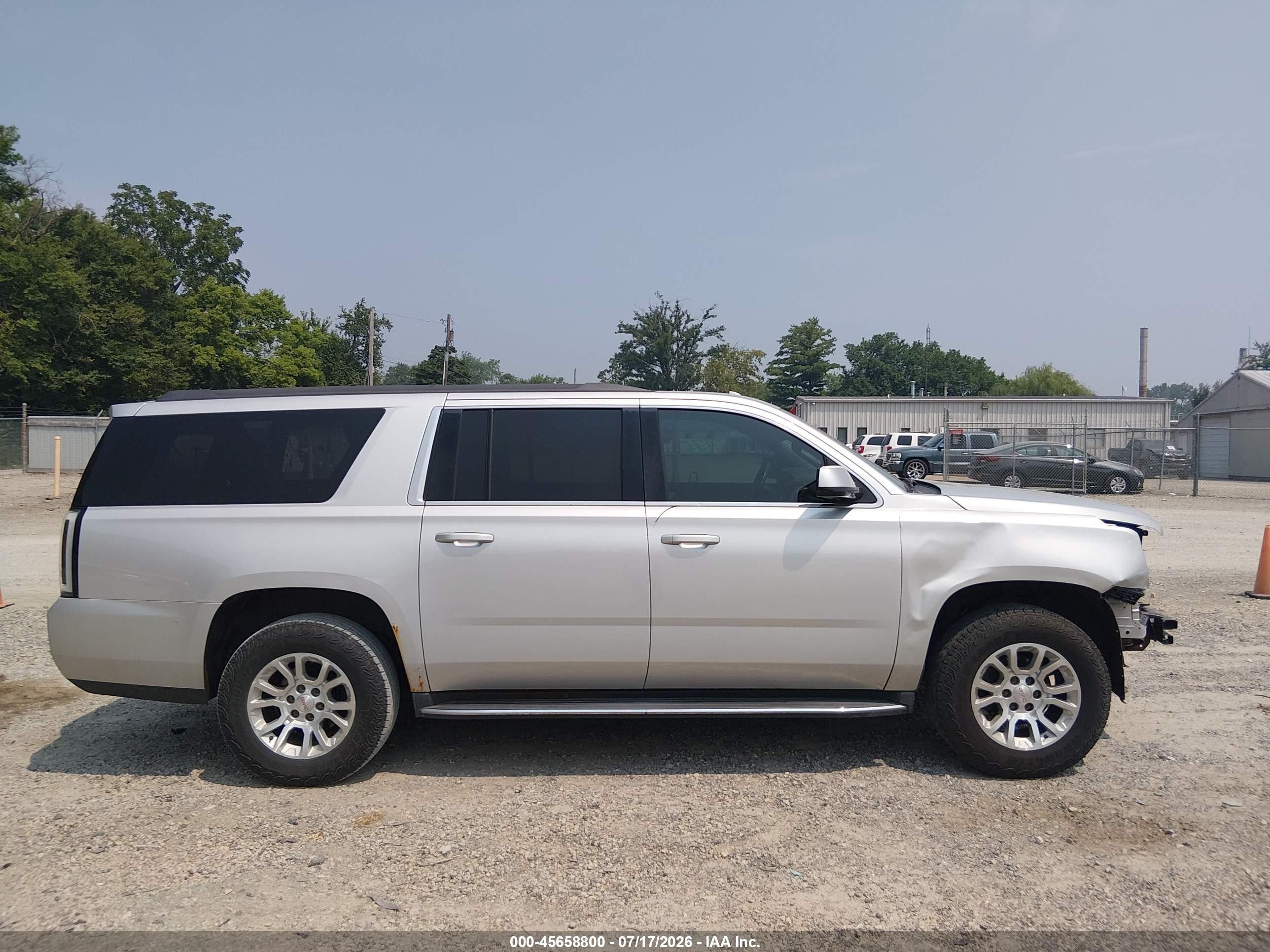 2015 Gmc Yukon Xl 1500 Sle Silver vin: 1GKS2GKC2FR684092