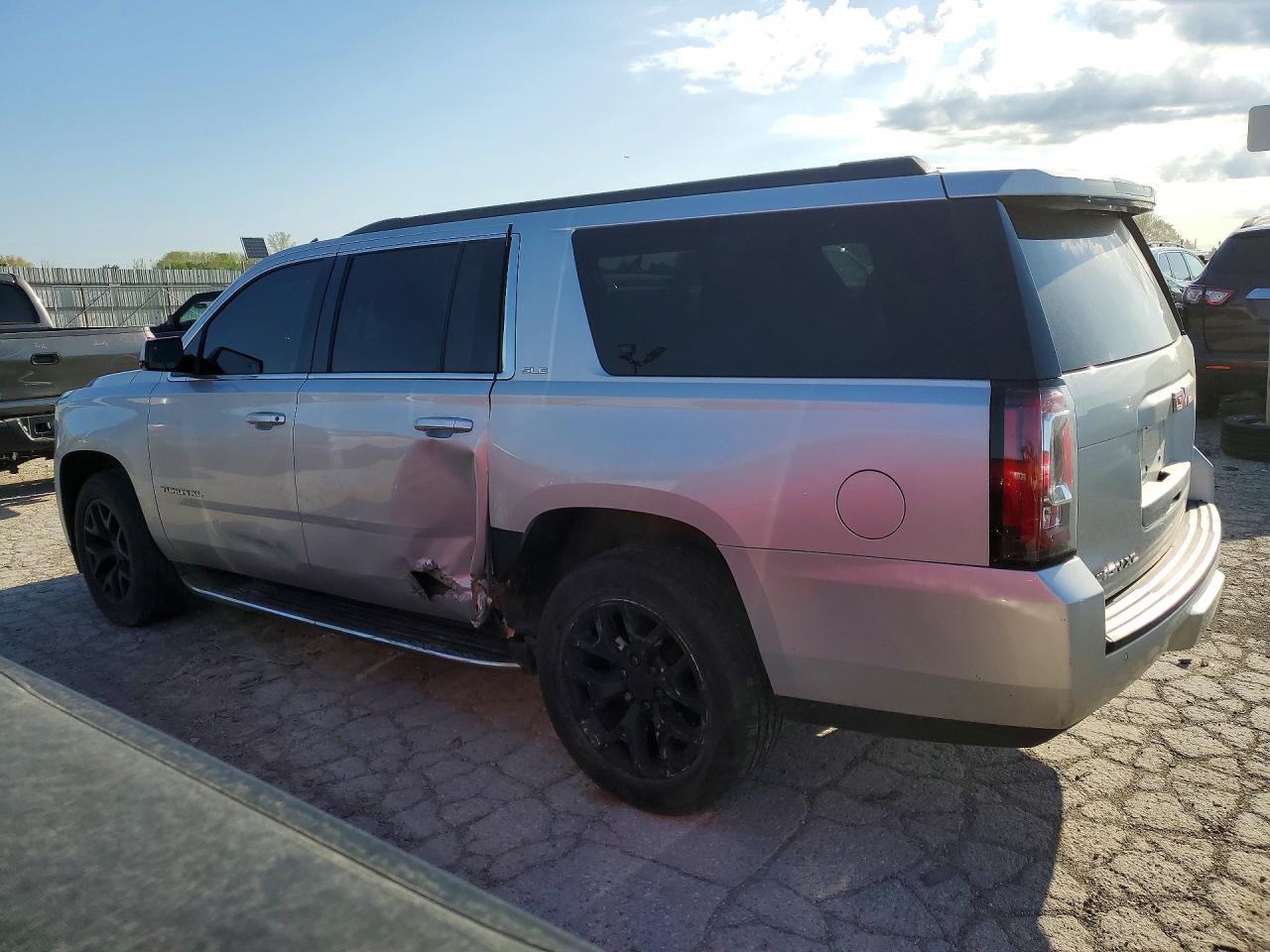 2015 Gmc Yukon Xl K1500 Sle Silver vin: 1GKS2GKC4FR254659