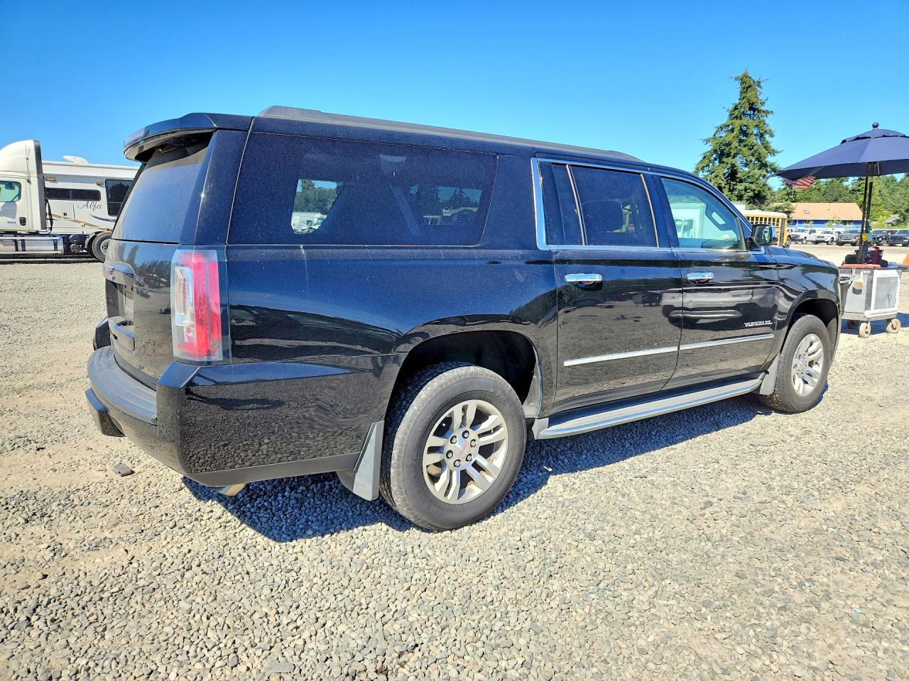 2015 Gmc Yukon Xl K1500 Sle Black vin: 1GKS2GKC6FR502393