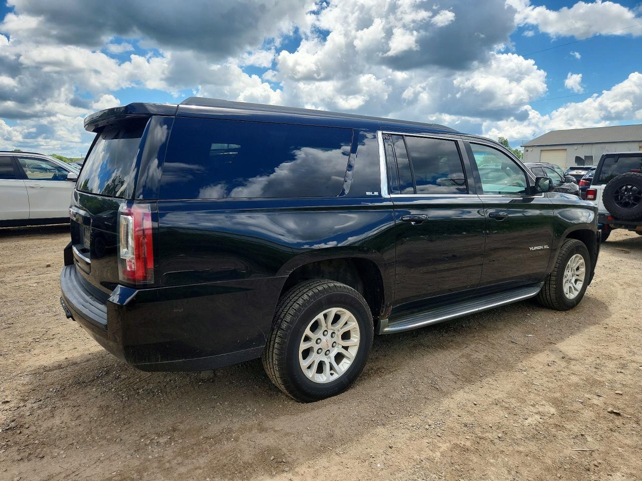 2015 Gmc Yukon Xl K1500 Sle Black vin: 1GKS2GKC8FR643644