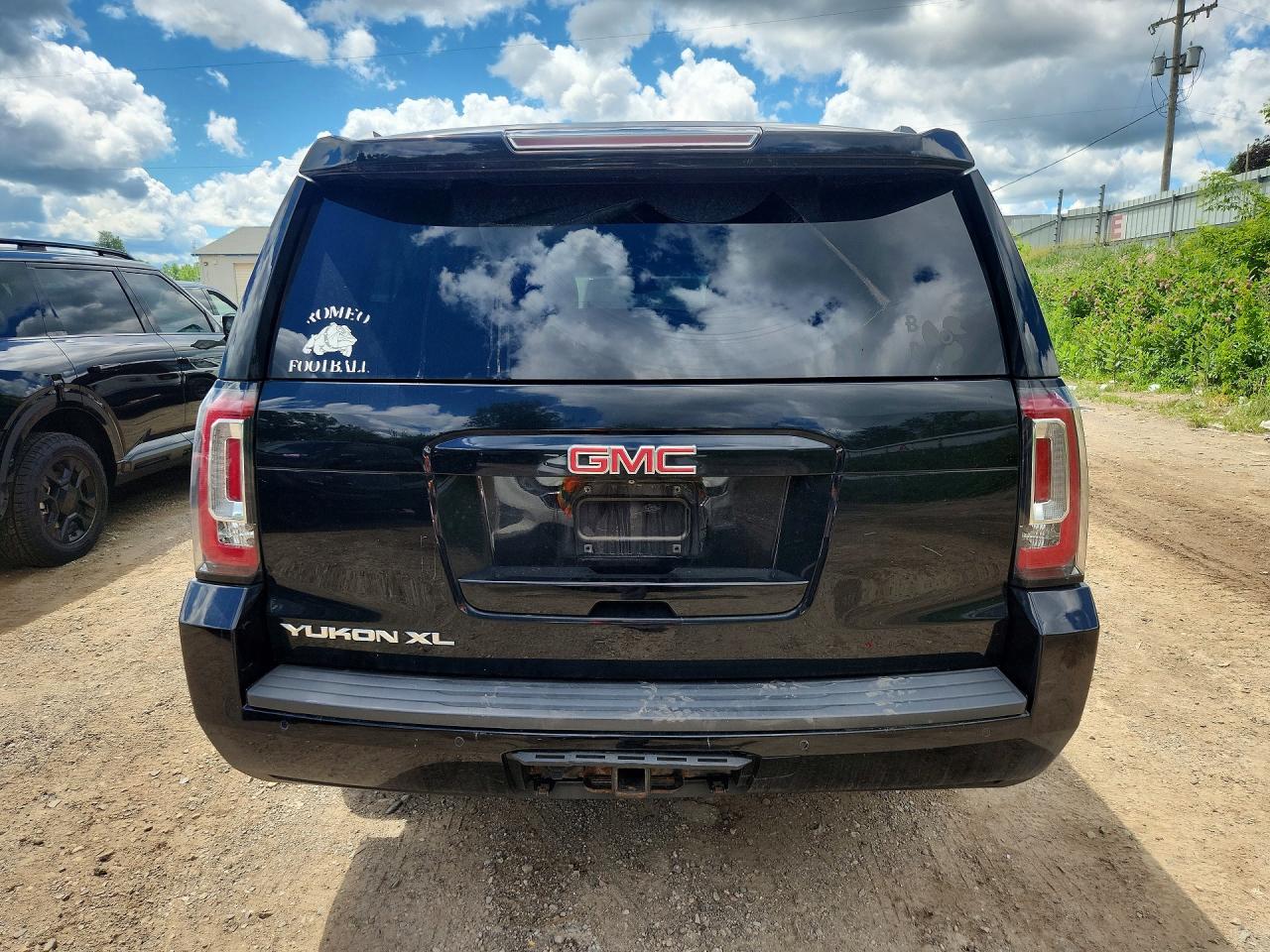2015 Gmc Yukon Xl K1500 Sle Black vin: 1GKS2GKC8FR643644