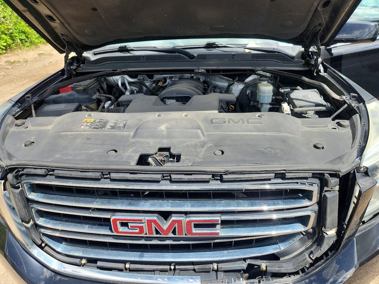 2015 Gmc Yukon Xl K1500 Sle Black vin: 1GKS2GKC8FR643644