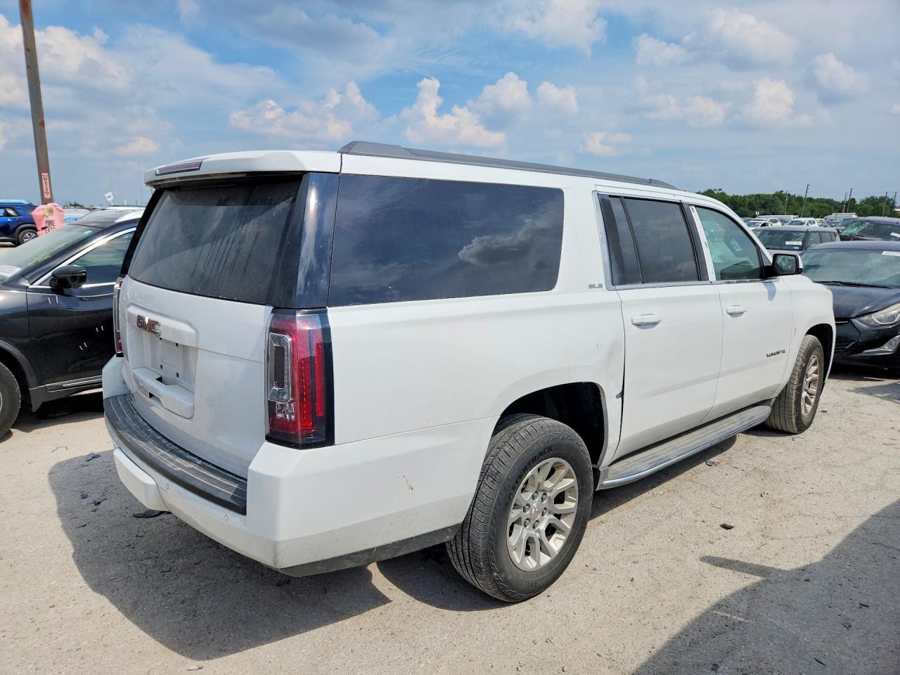 2015 Gmc Yukon Xl K1500 Sle White vin: 1GKS2GKCXFR131738