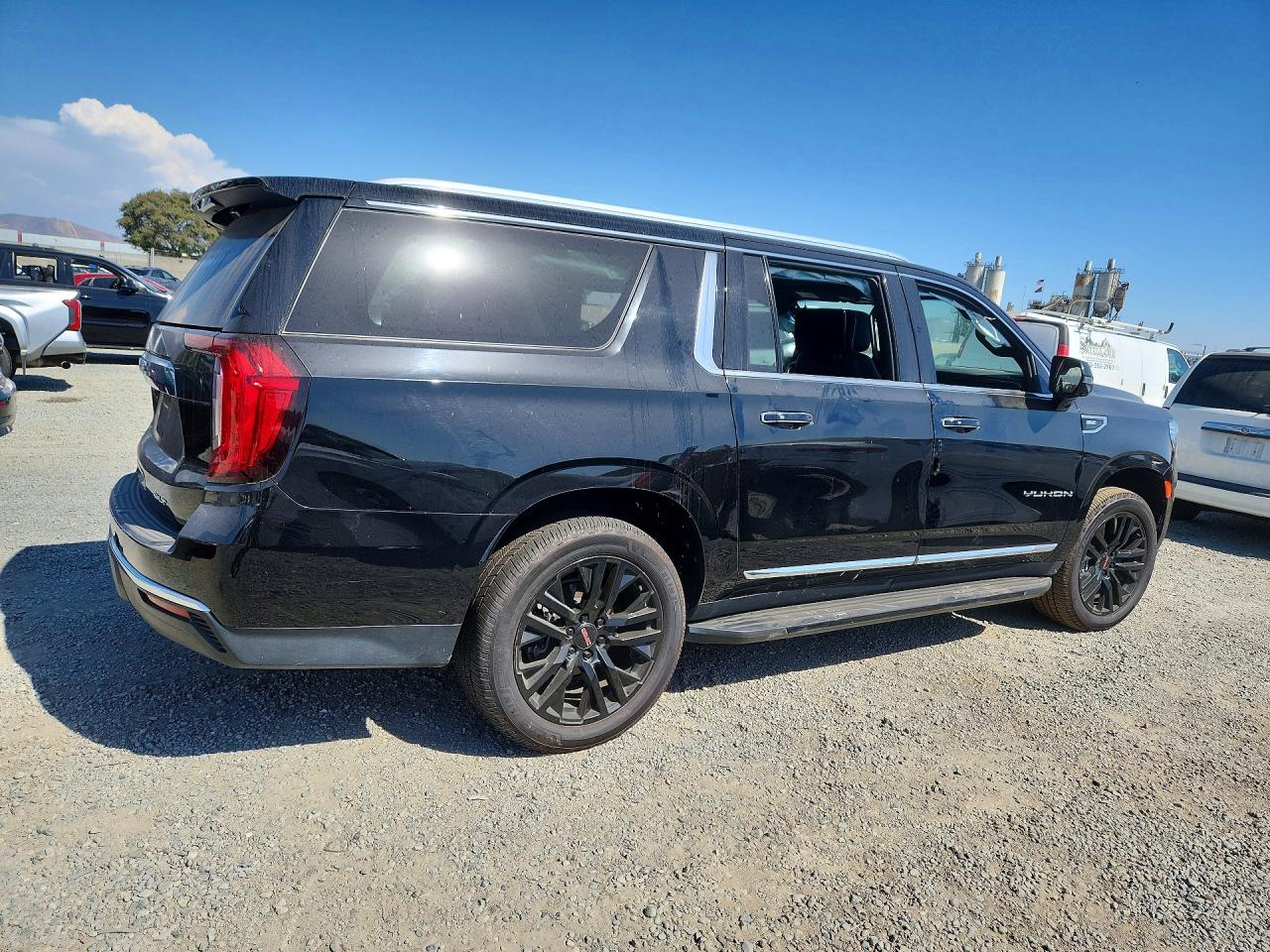 2021 Gmc Yukon Xl K1500 Slt Black vin: 1GKS2GKD3MR451828
