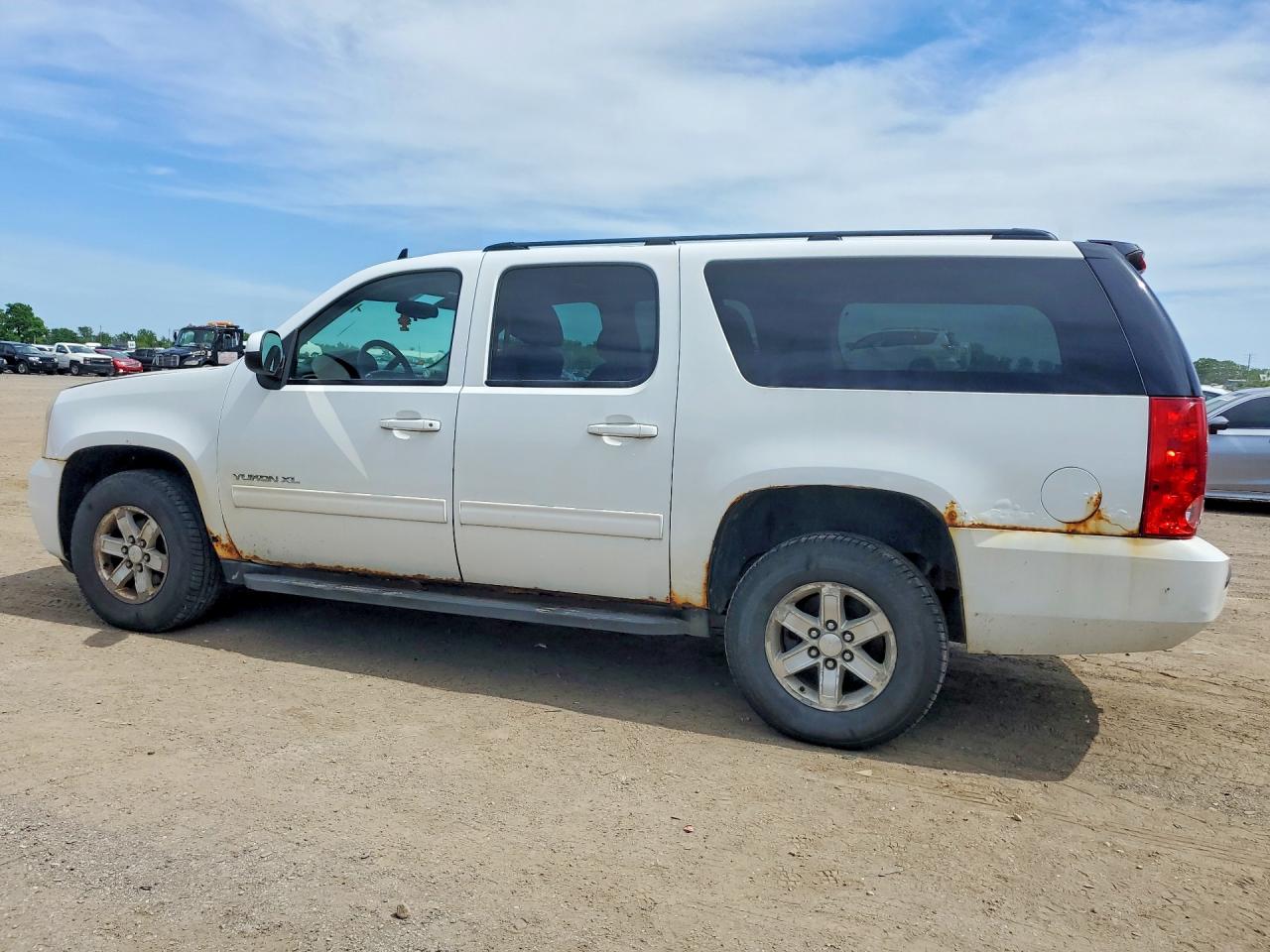 2011 Gmc Yukon Xl K1500 Sle White vin: 1GKS2HE37BR127559