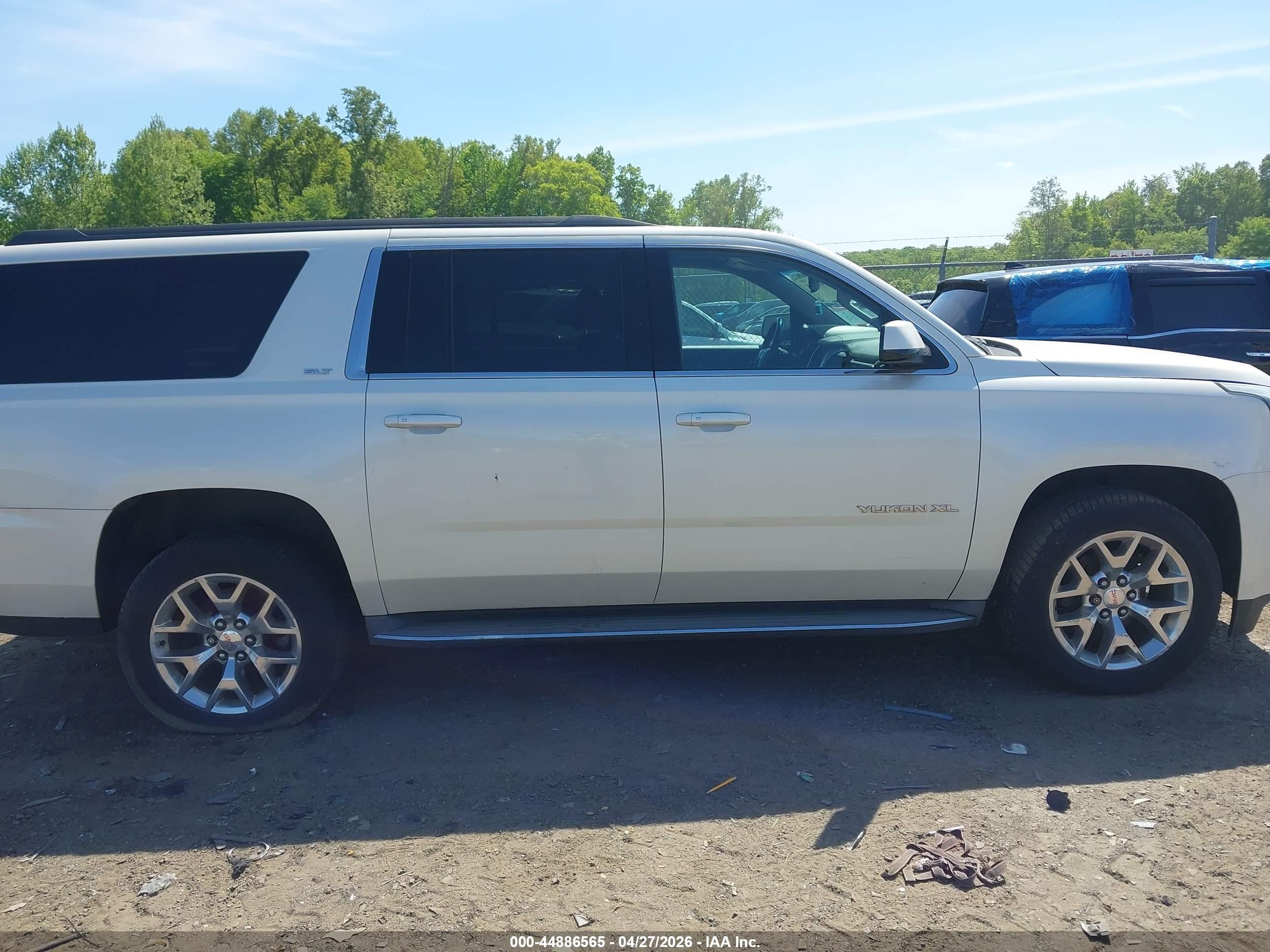 2015 Gmc Yukon Xl 1500 Slt White vin: 1GKS2HKC0FR197804