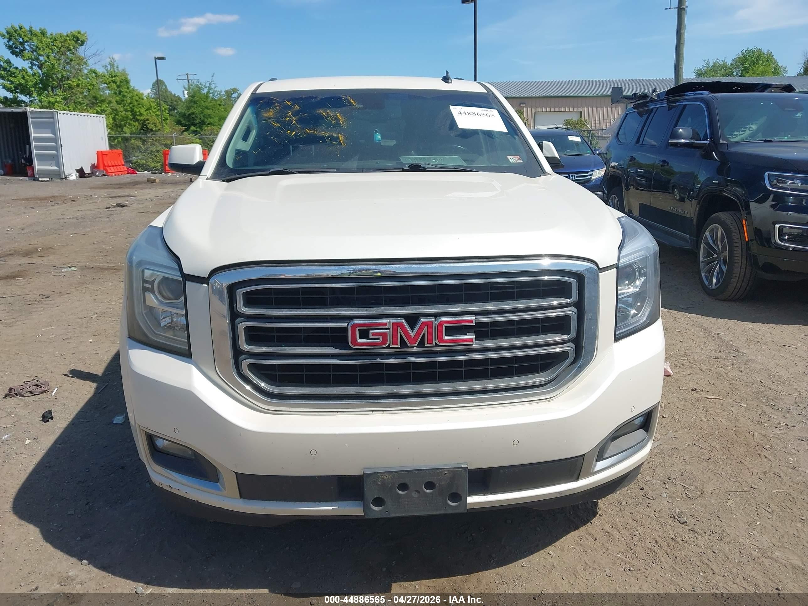 2015 Gmc Yukon Xl 1500 Slt White vin: 1GKS2HKC0FR197804