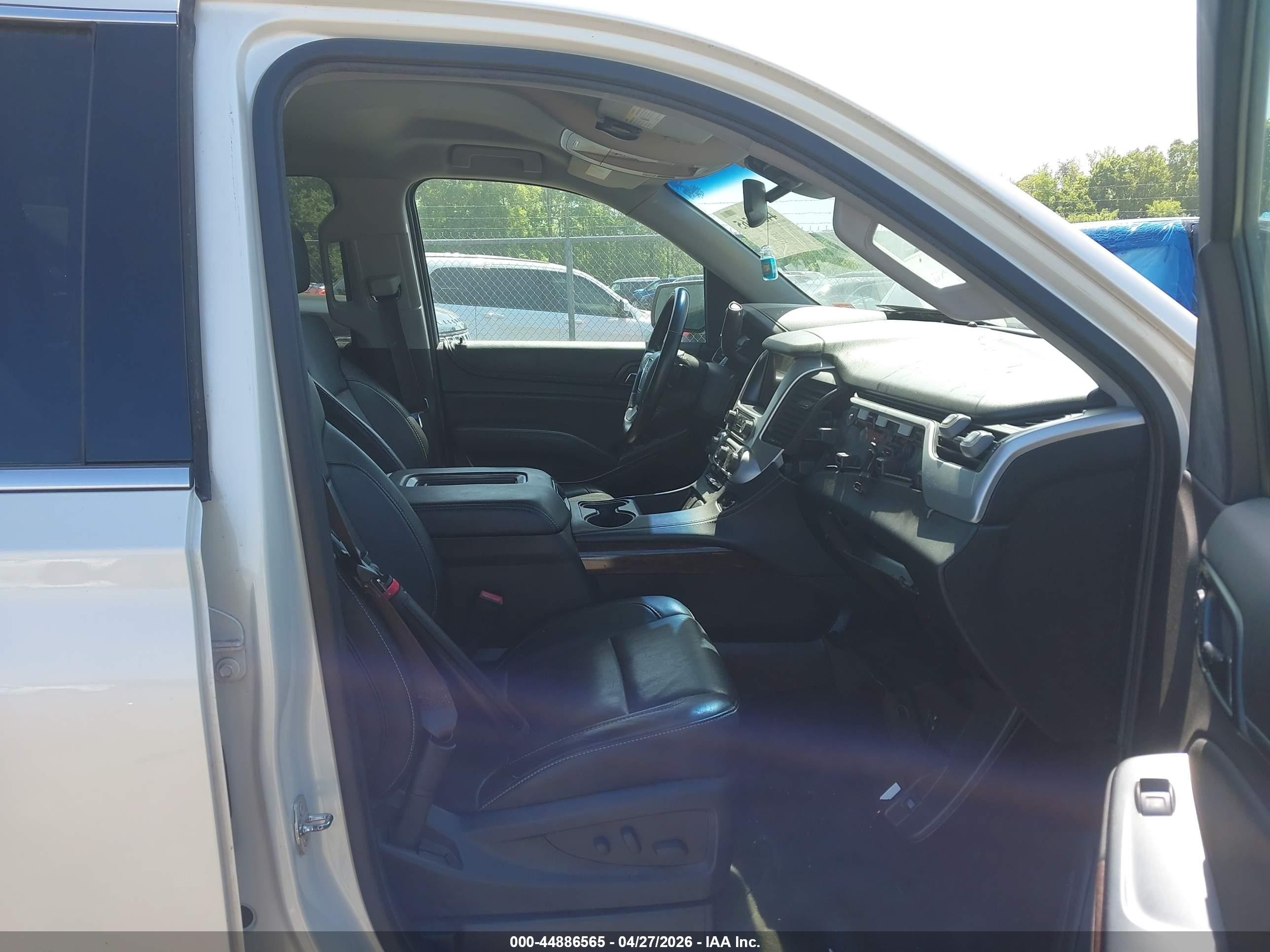 2015 Gmc Yukon Xl 1500 Slt White vin: 1GKS2HKC0FR197804