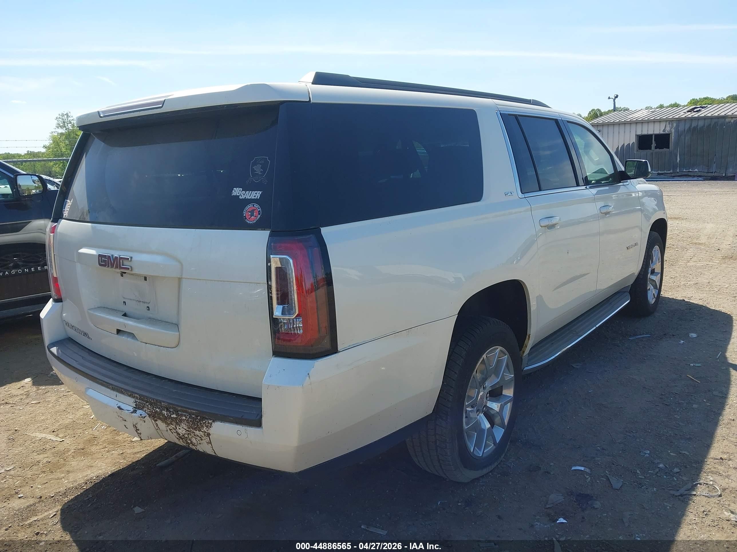 2015 Gmc Yukon Xl 1500 Slt White vin: 1GKS2HKC0FR197804