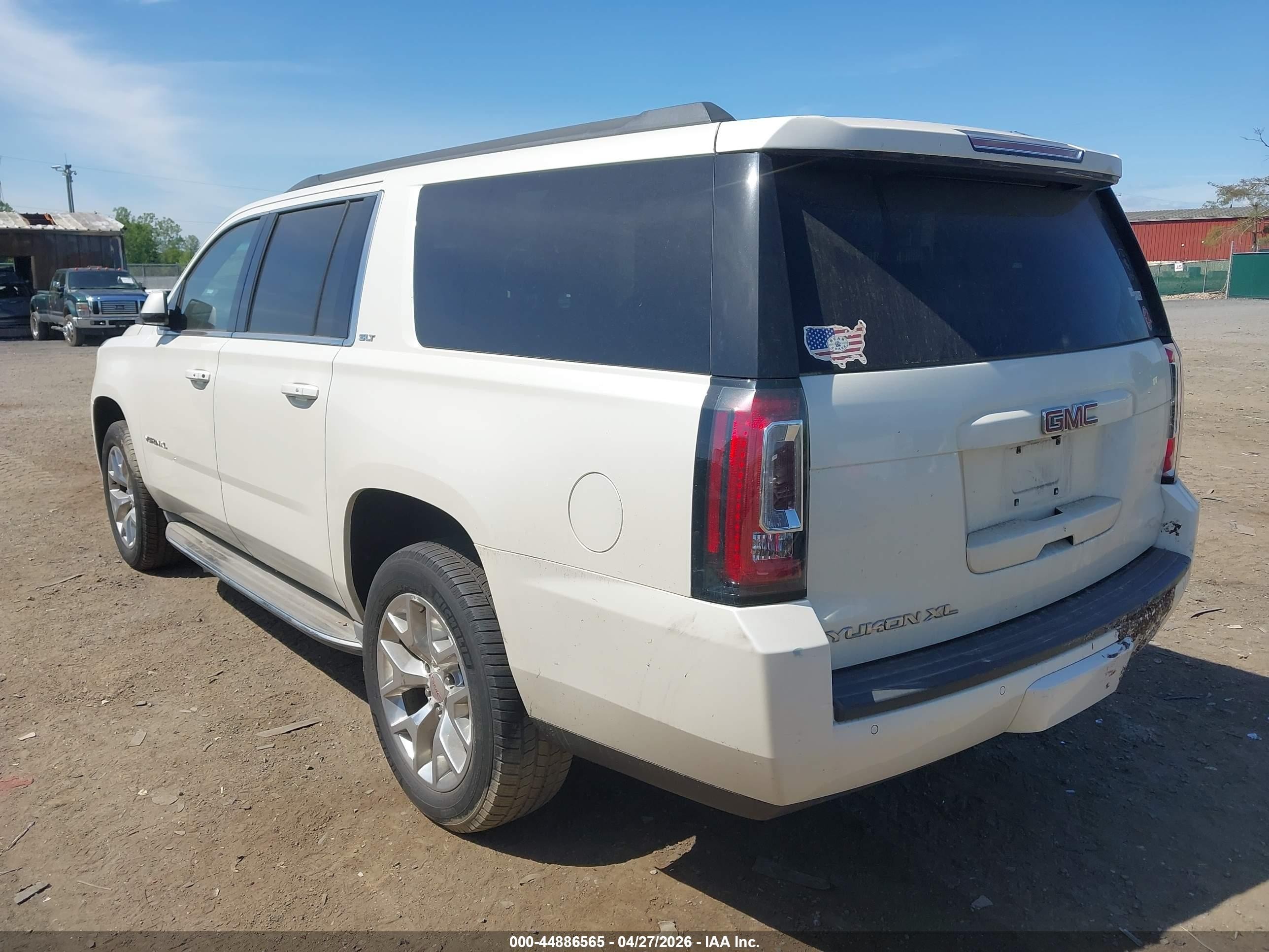 2015 Gmc Yukon Xl 1500 Slt White vin: 1GKS2HKC0FR197804