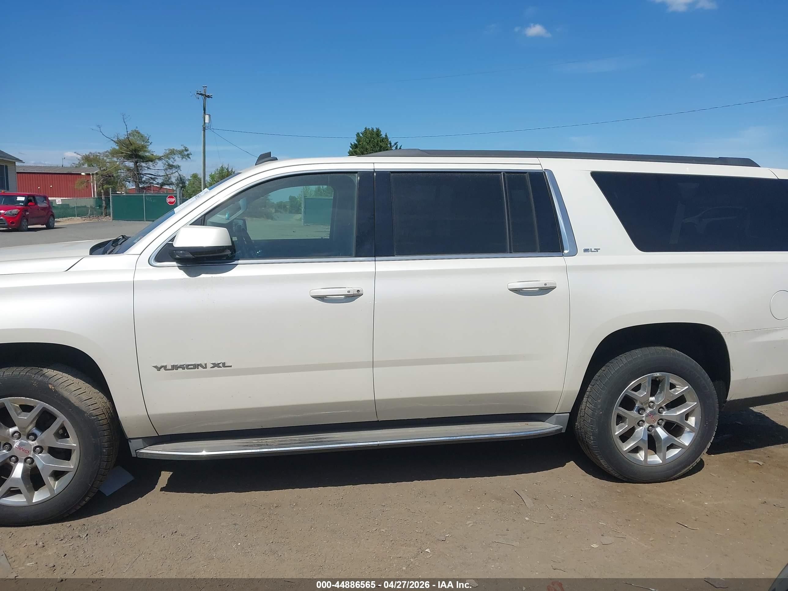 2015 Gmc Yukon Xl 1500 Slt White vin: 1GKS2HKC0FR197804