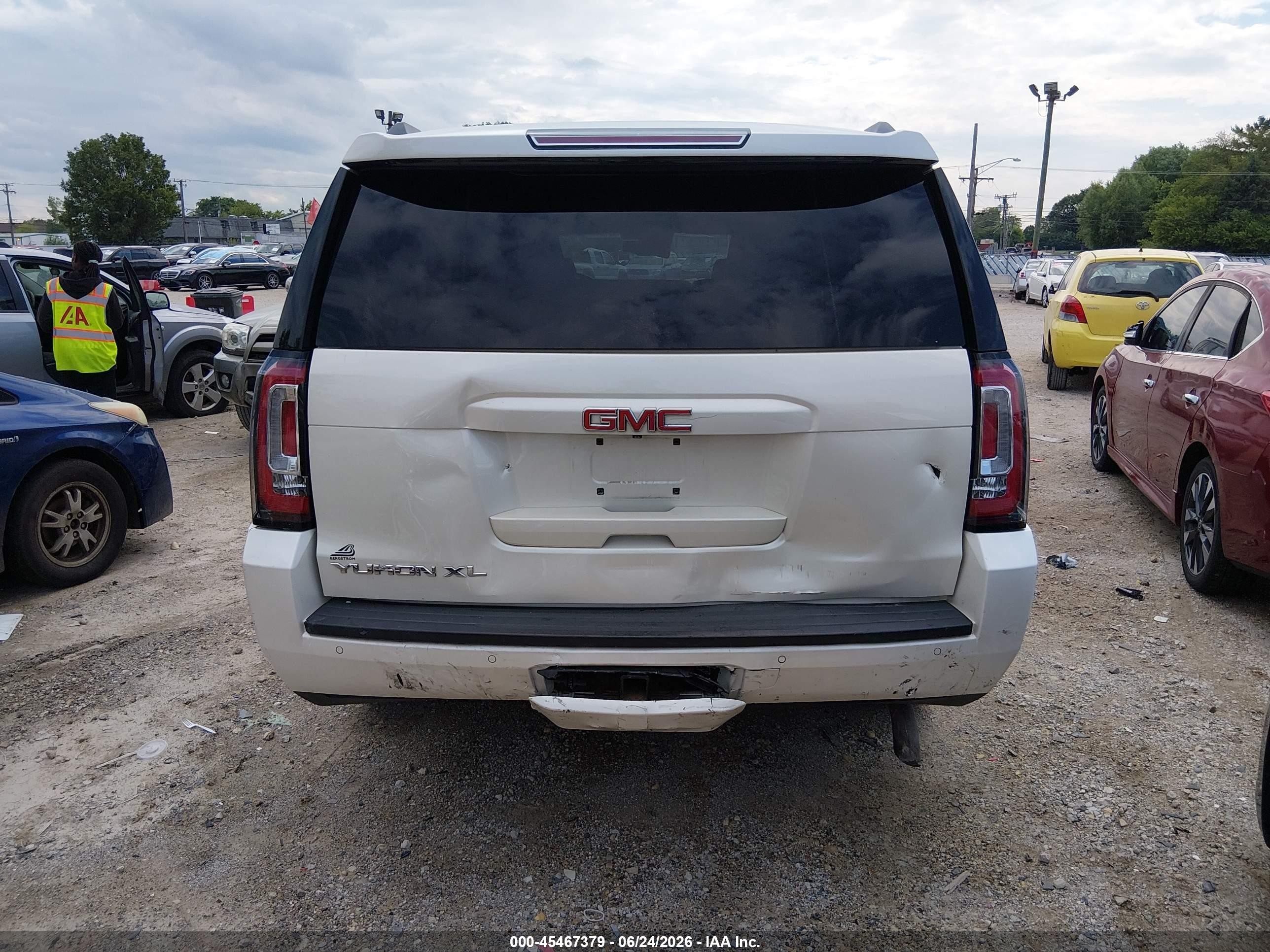 2015 Gmc Yukon Xl 1500 Slt White vin: 1GKS2HKC0FR663151