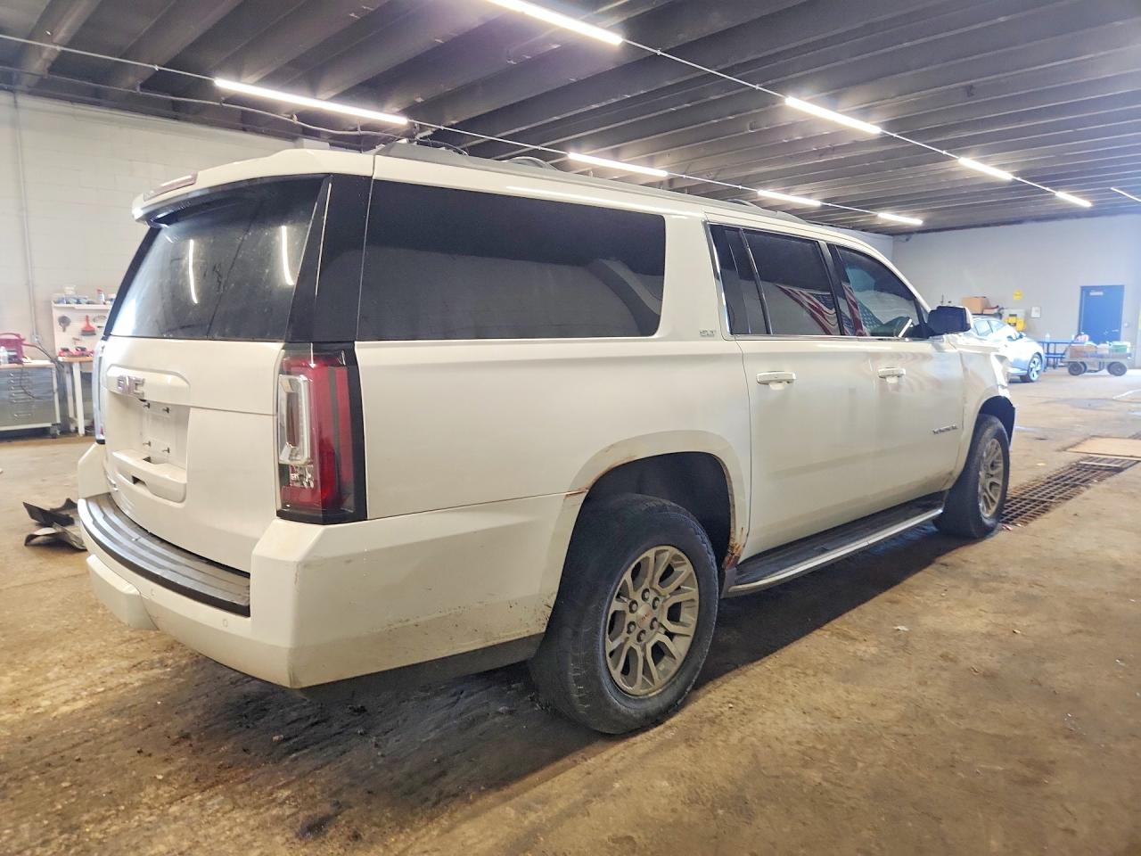 2015 Gmc Yukon Xl K1500 Slt Белый vin: 1GKS2HKC1FR627954