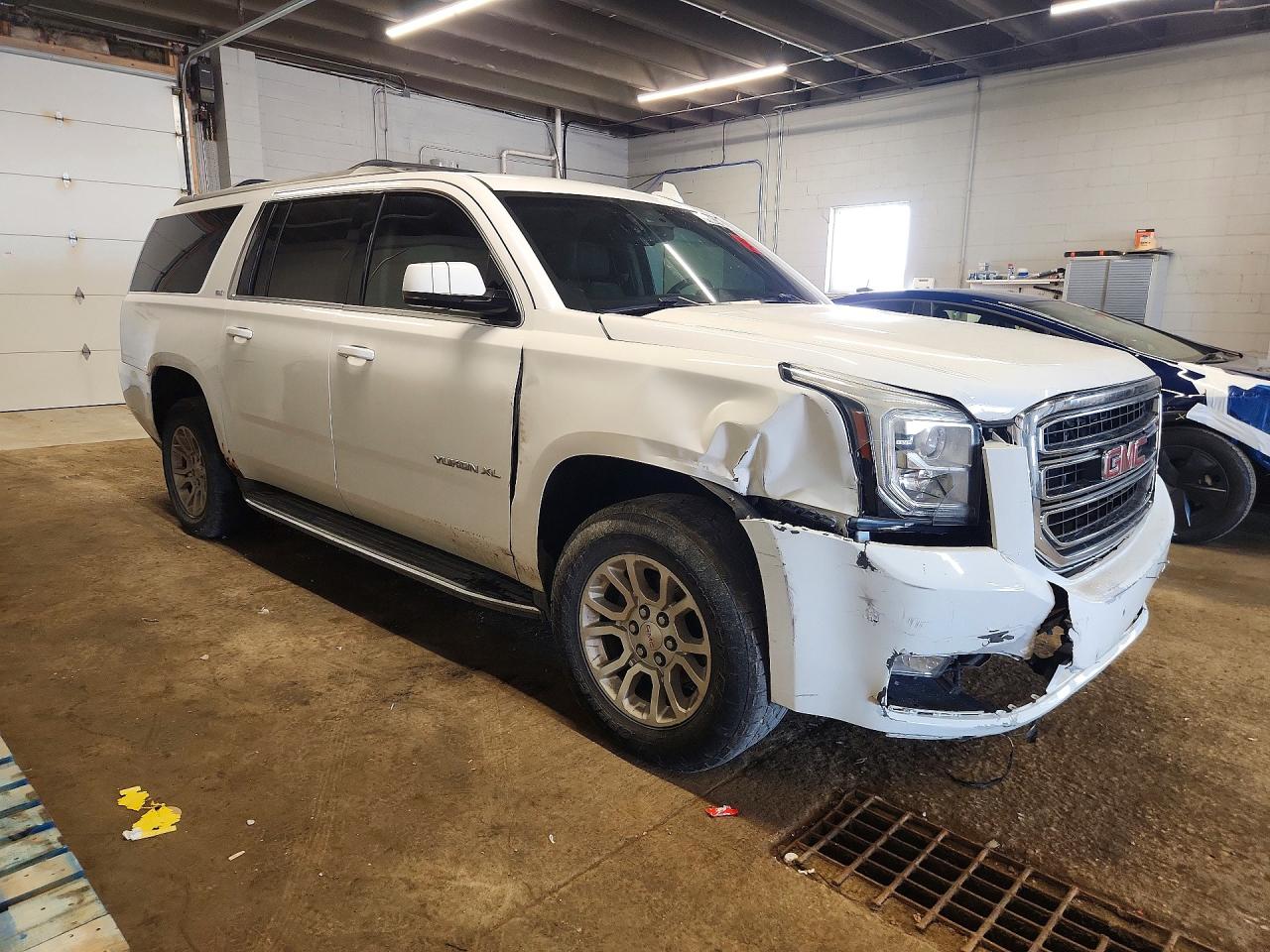 2015 Gmc Yukon Xl K1500 Slt Белый vin: 1GKS2HKC1FR627954
