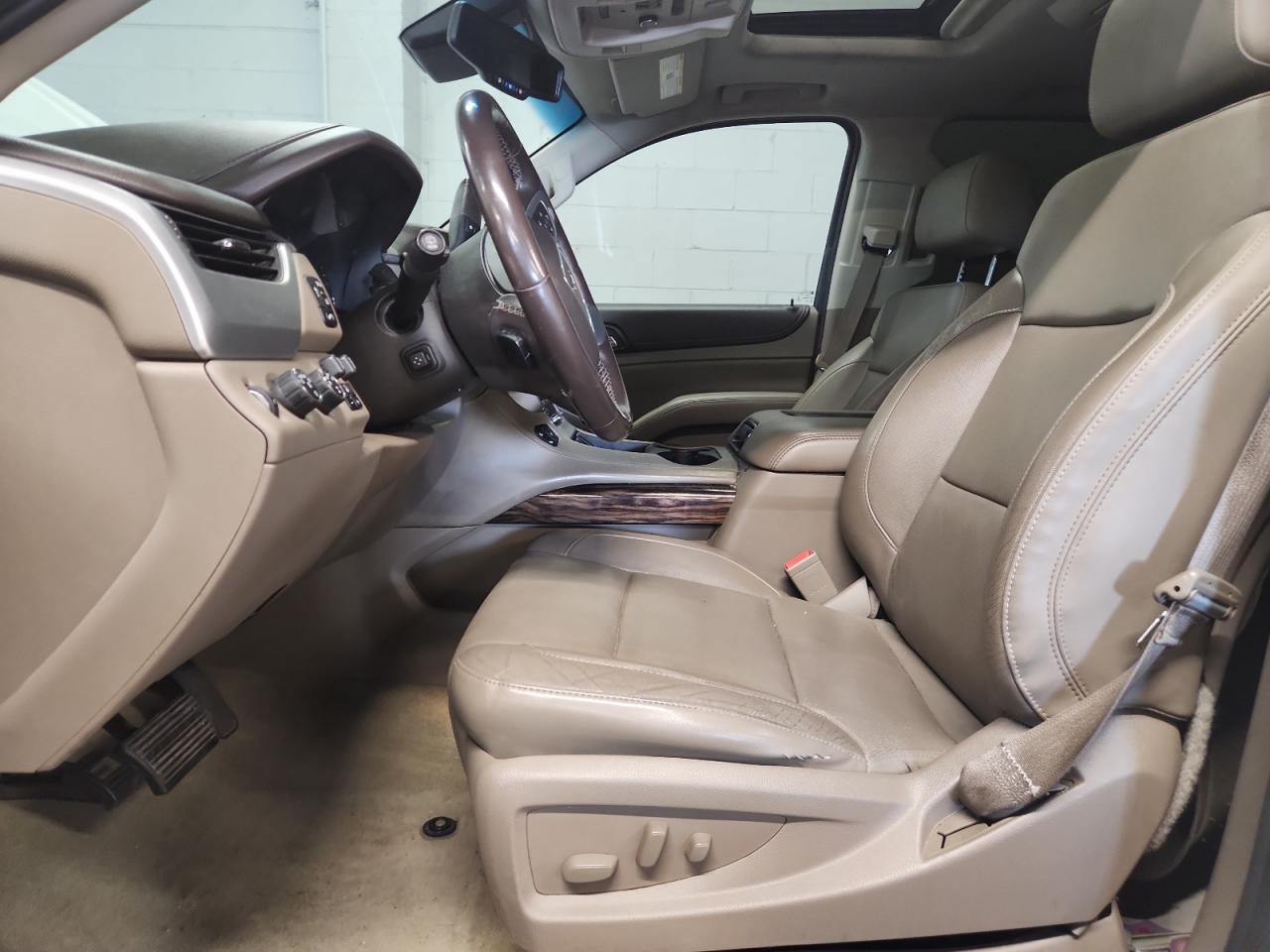 2015 Gmc Yukon Xl K1500 Slt Белый vin: 1GKS2HKC1FR627954 Damage: Left Front Seat Cushion, Torn, 3 To 4 Inches