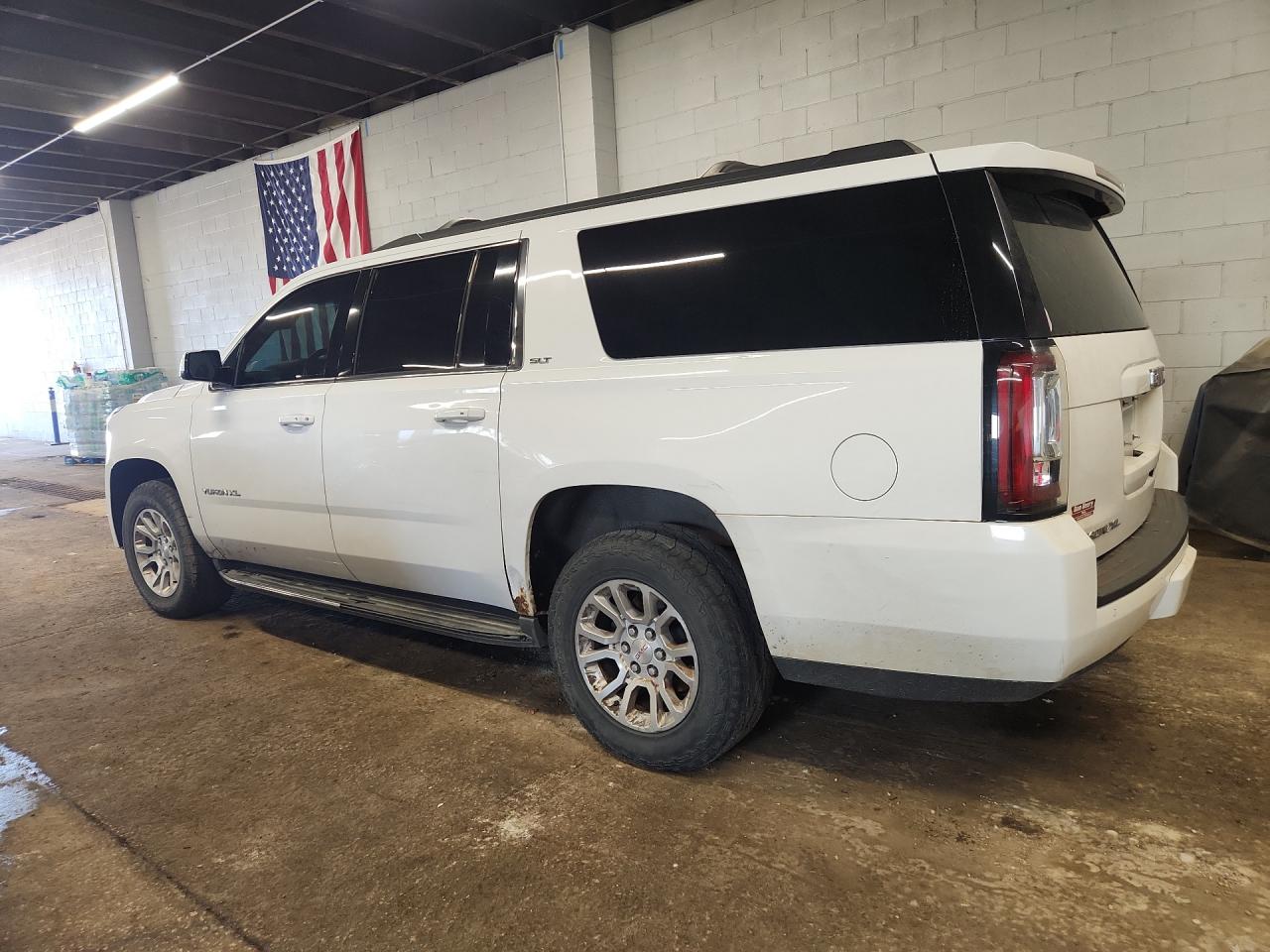 2015 Gmc Yukon Xl K1500 Slt Белый vin: 1GKS2HKC1FR627954 Damage: Left Rocker Panel, Rust, 3 To 4 Inches